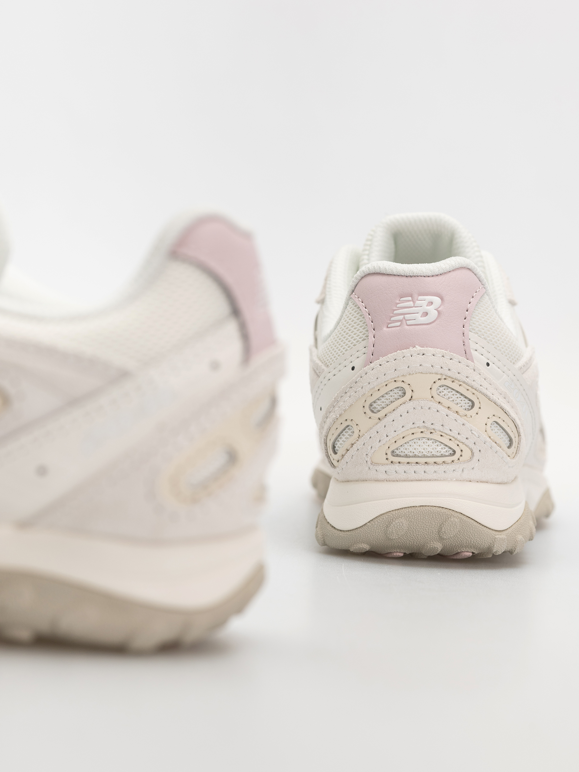 Pantofi New Balance 204 (sea salt/stone pink)