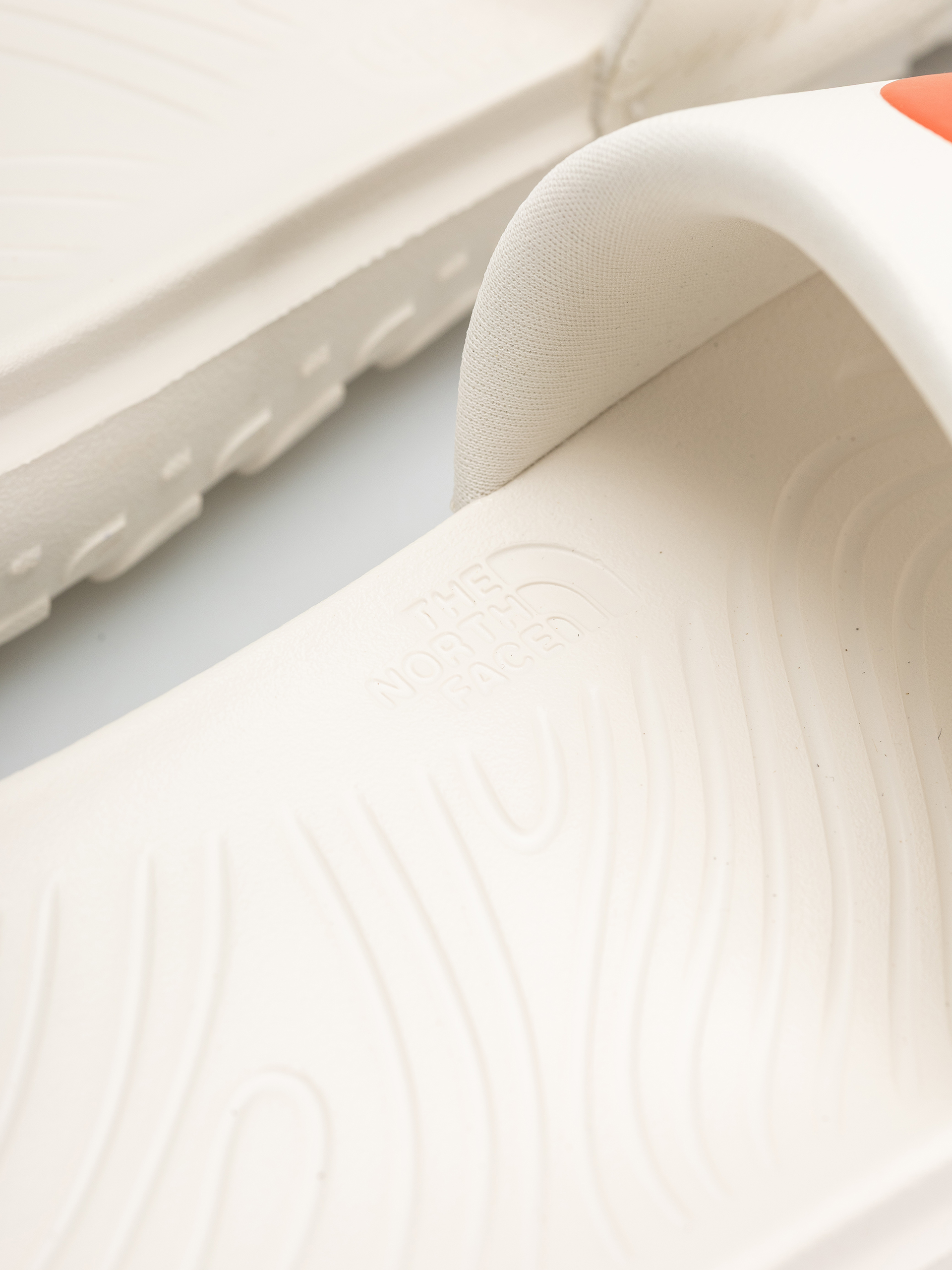Șlapi The North Face Never Stop Cush (white dune/lava)