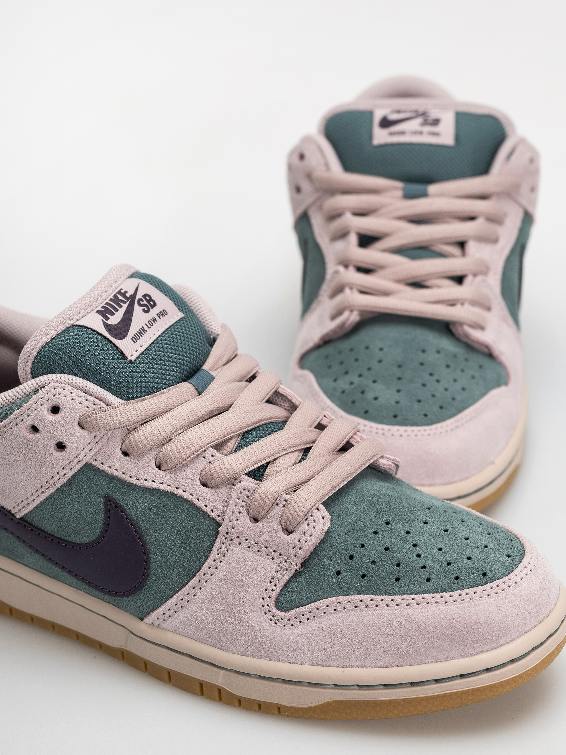 Pantofi Nike SB Dunk Low Pro (mineral slate/dark raisin/particle rose)