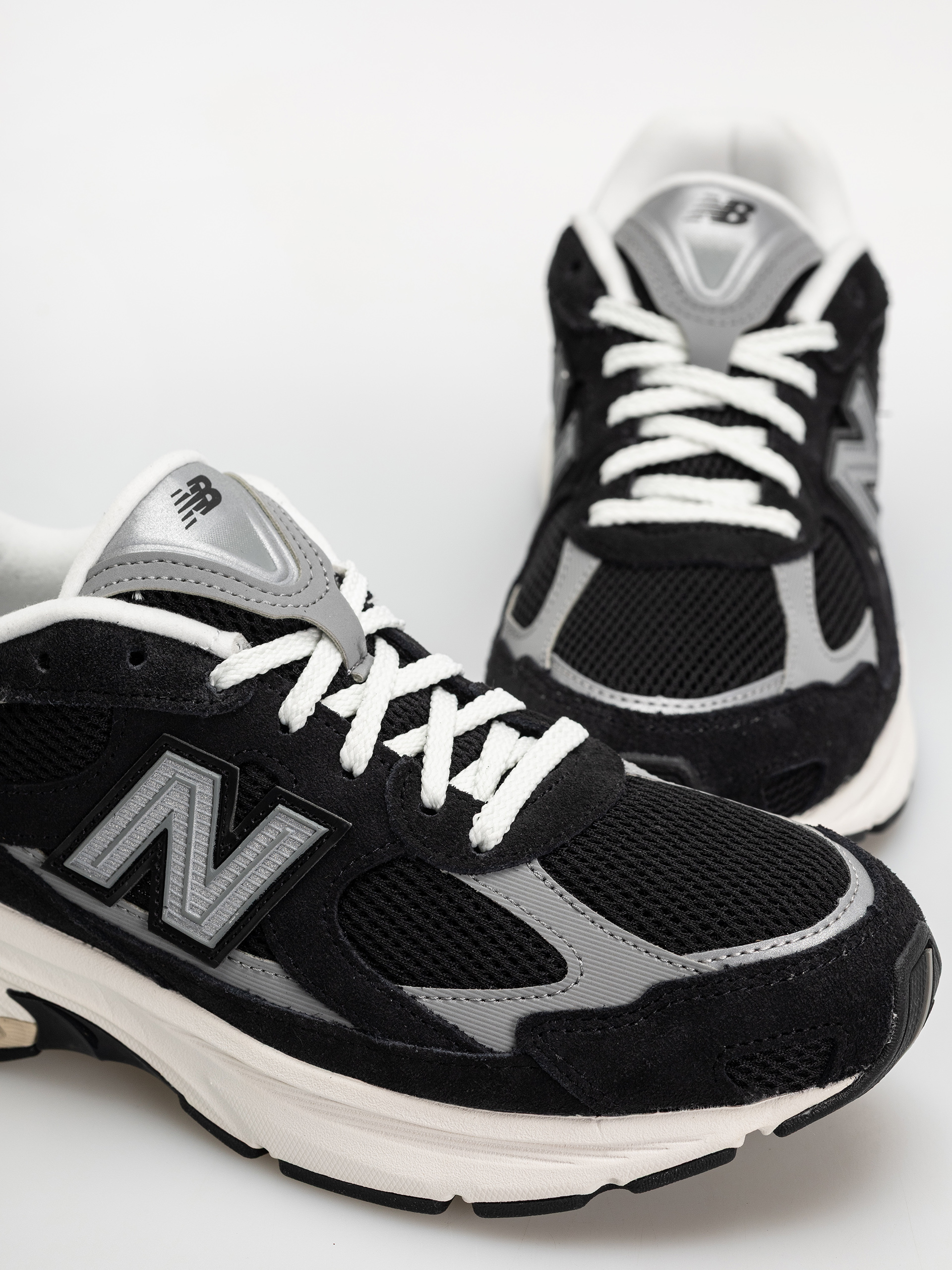 Pantofi New Balance 2010 (black/shadow grey/sea salt)