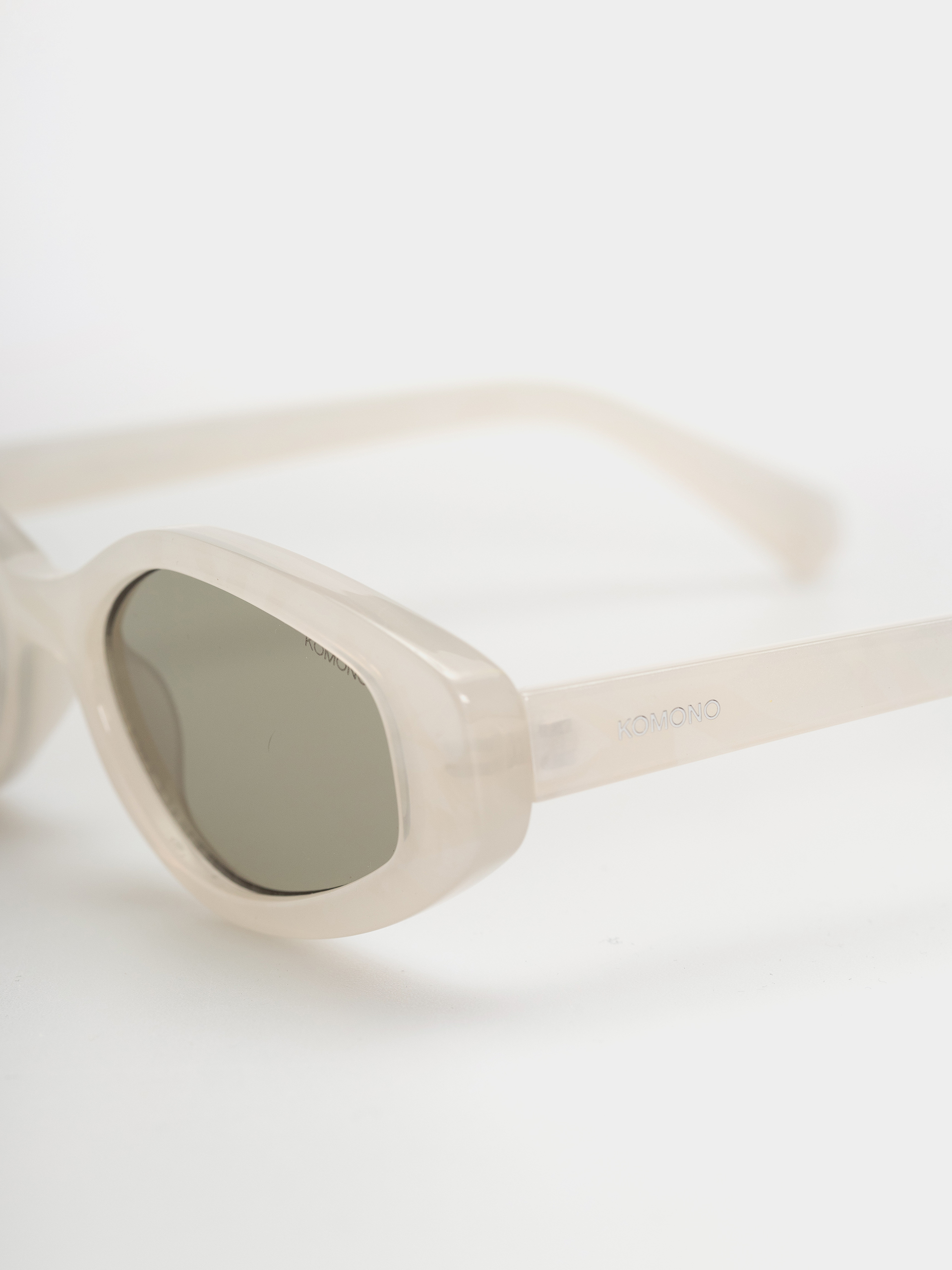 Ochelari de soare Komono Margot (alabaster green)