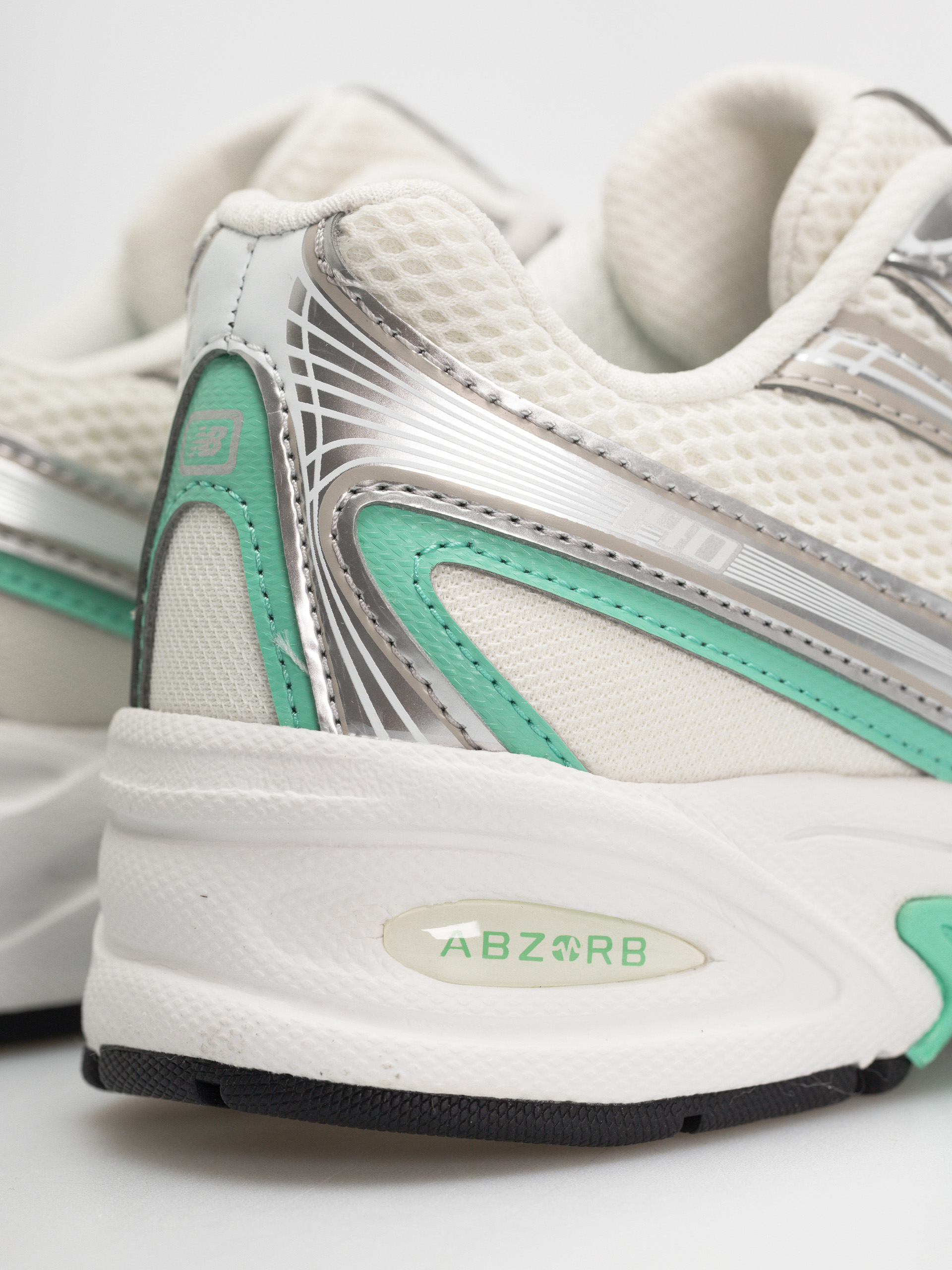 Pantofi New Balance 740 JR (silver metallic/deep end)