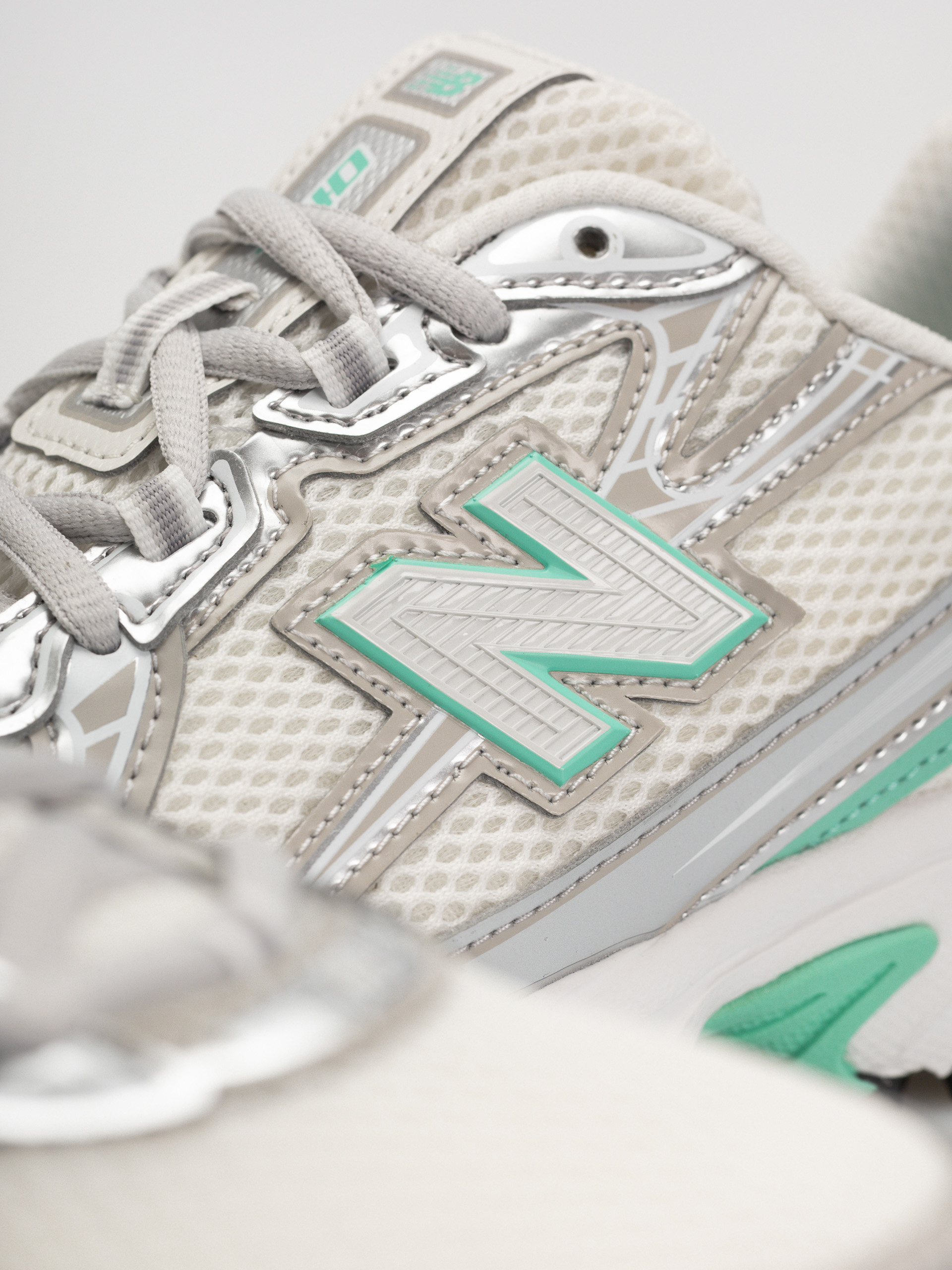 Pantofi New Balance 740 JR (silver metallic/deep end)