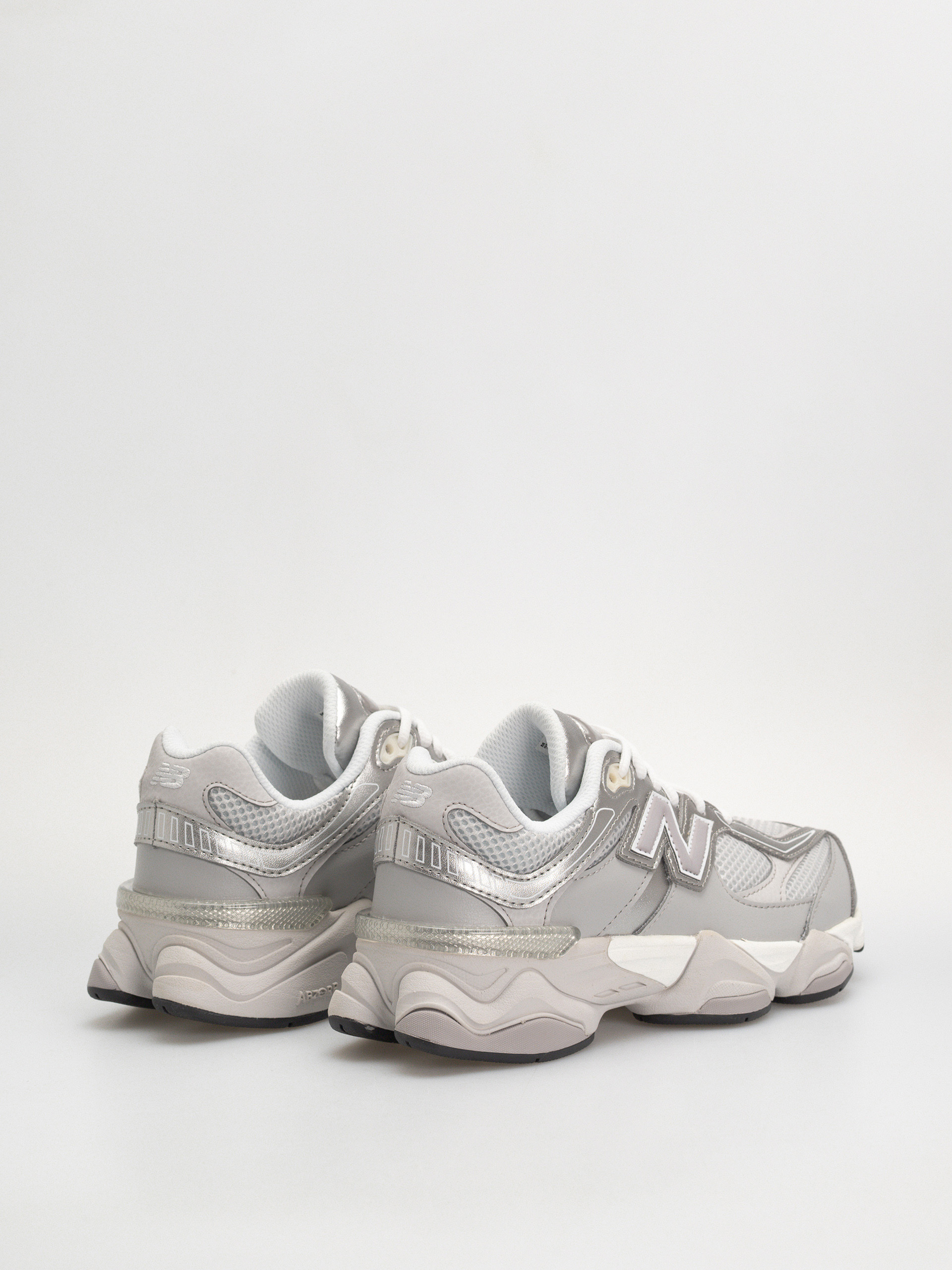 Pantofi New Balance 9060 JR (raincloud/truffle salt)