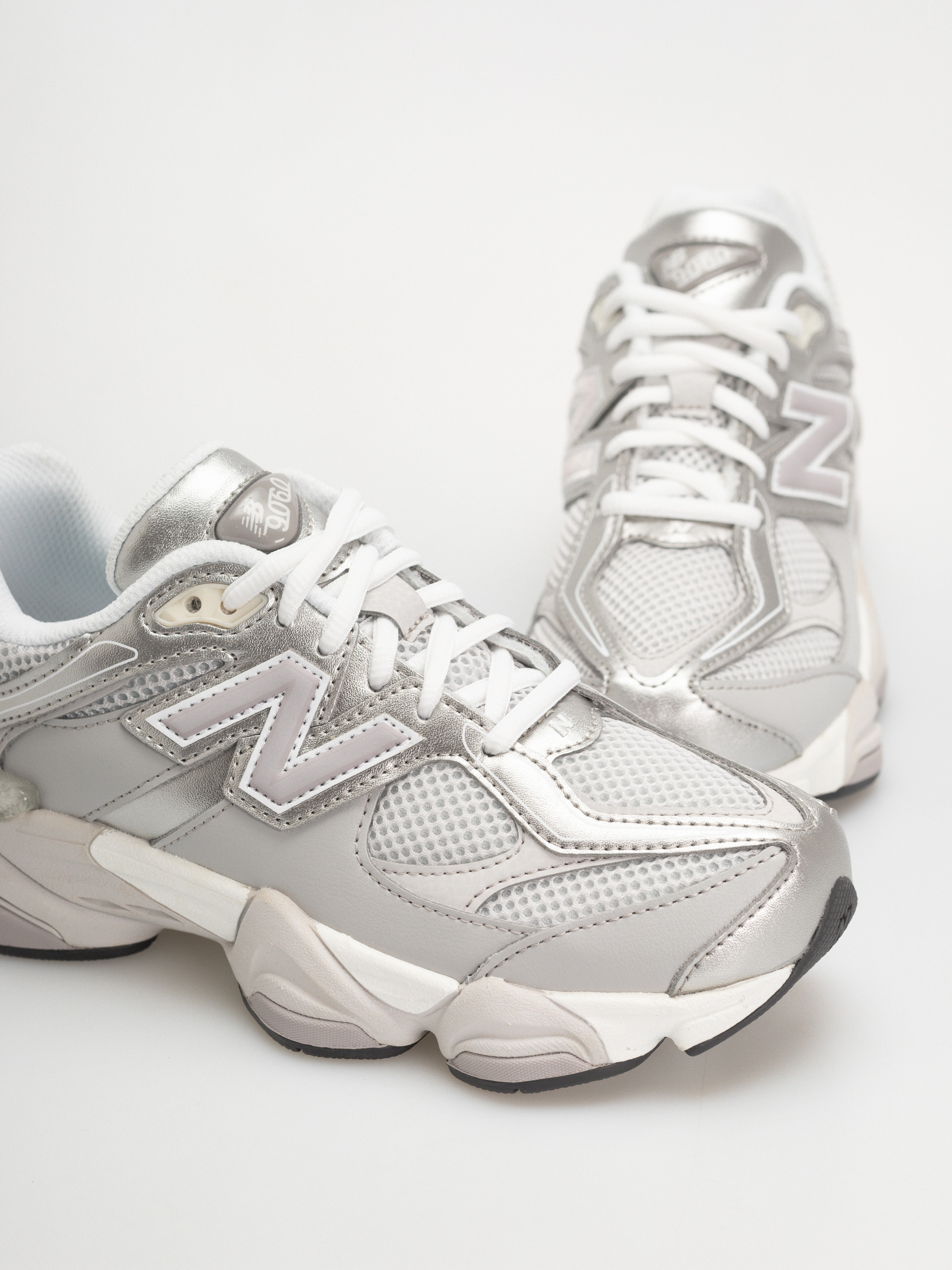 Pantofi New Balance 9060 JR (raincloud/truffle salt)
