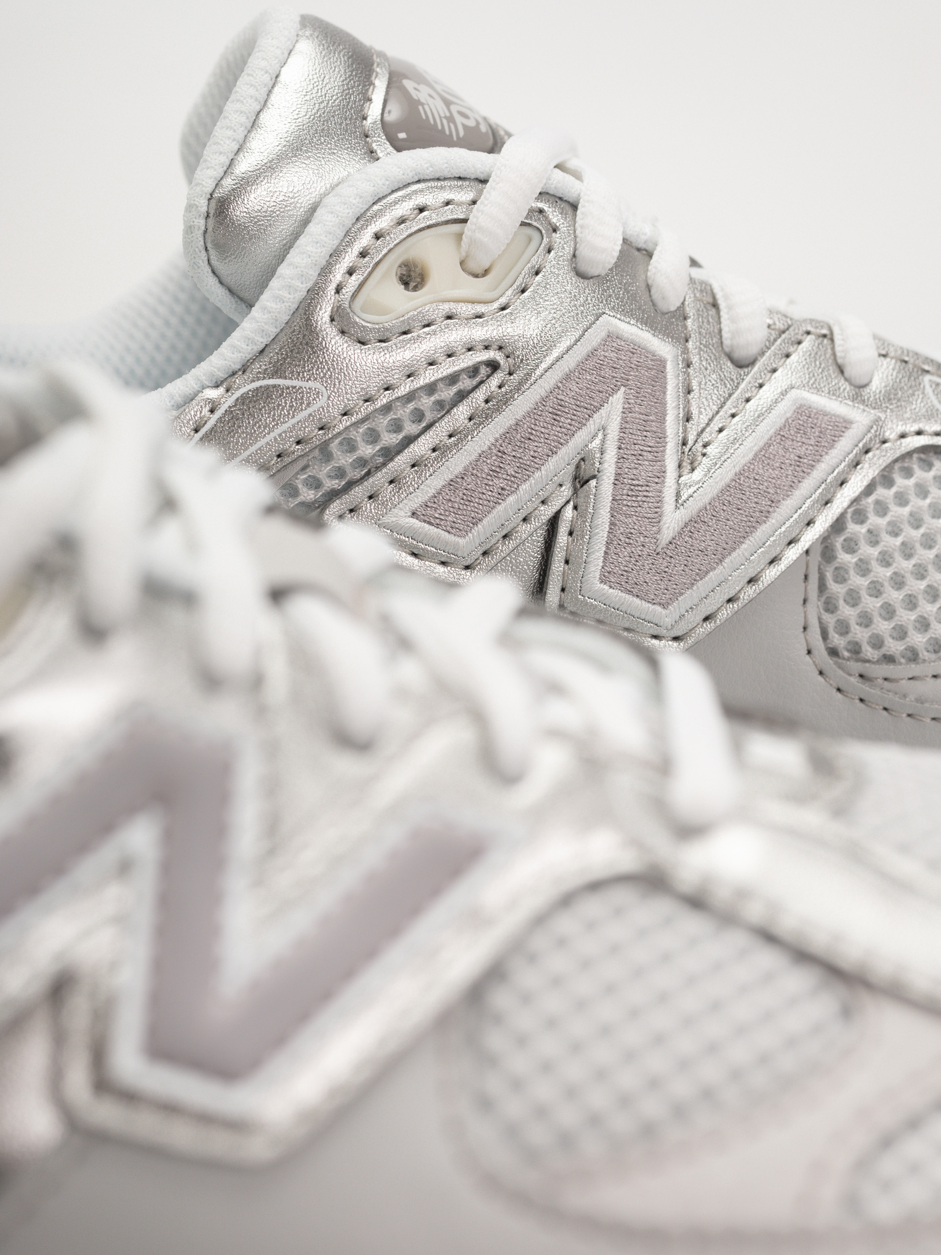Pantofi New Balance 9060 JR (raincloud/truffle salt)