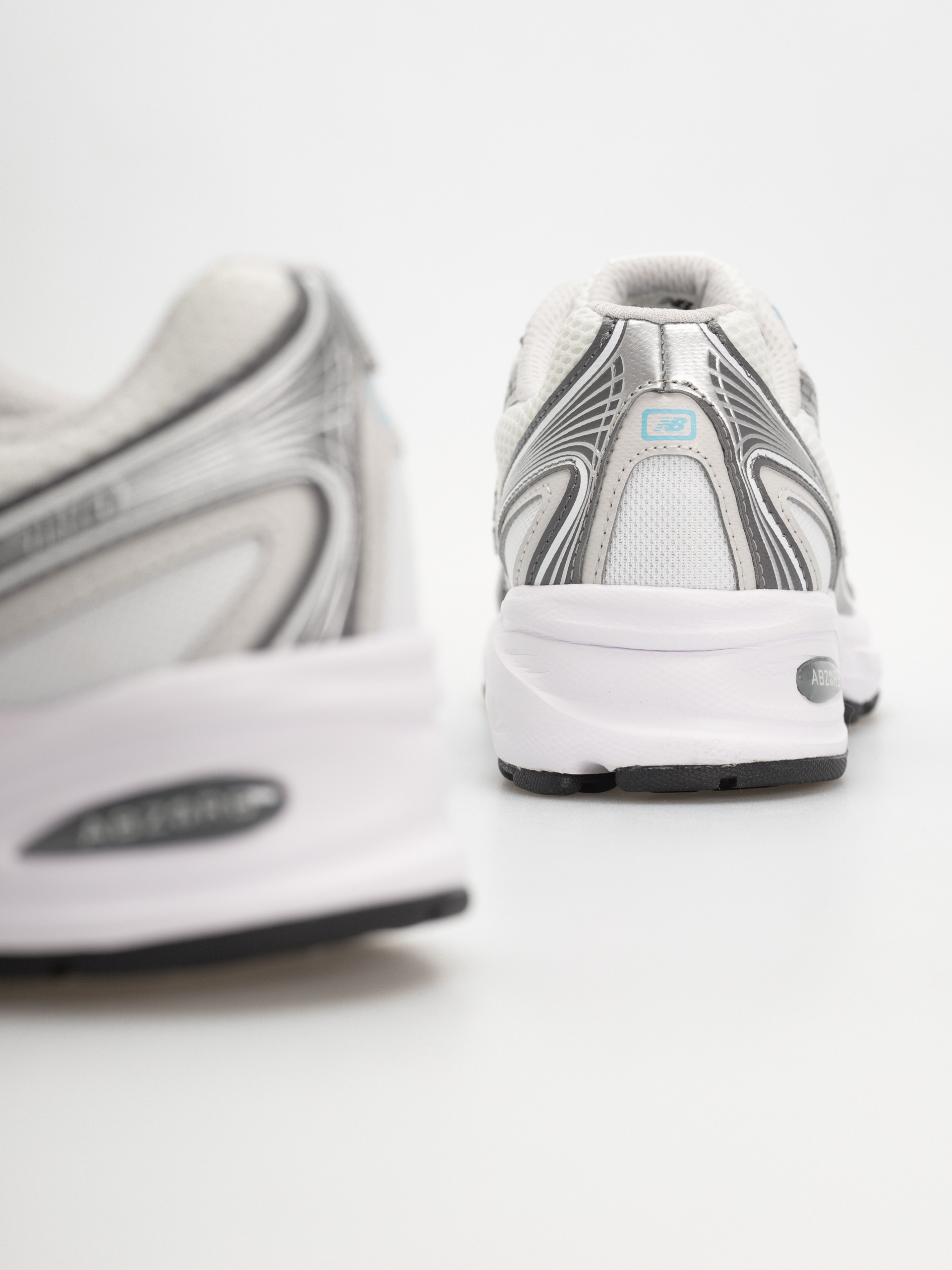 Pantofi New Balance 740 (103 white/castlerock)