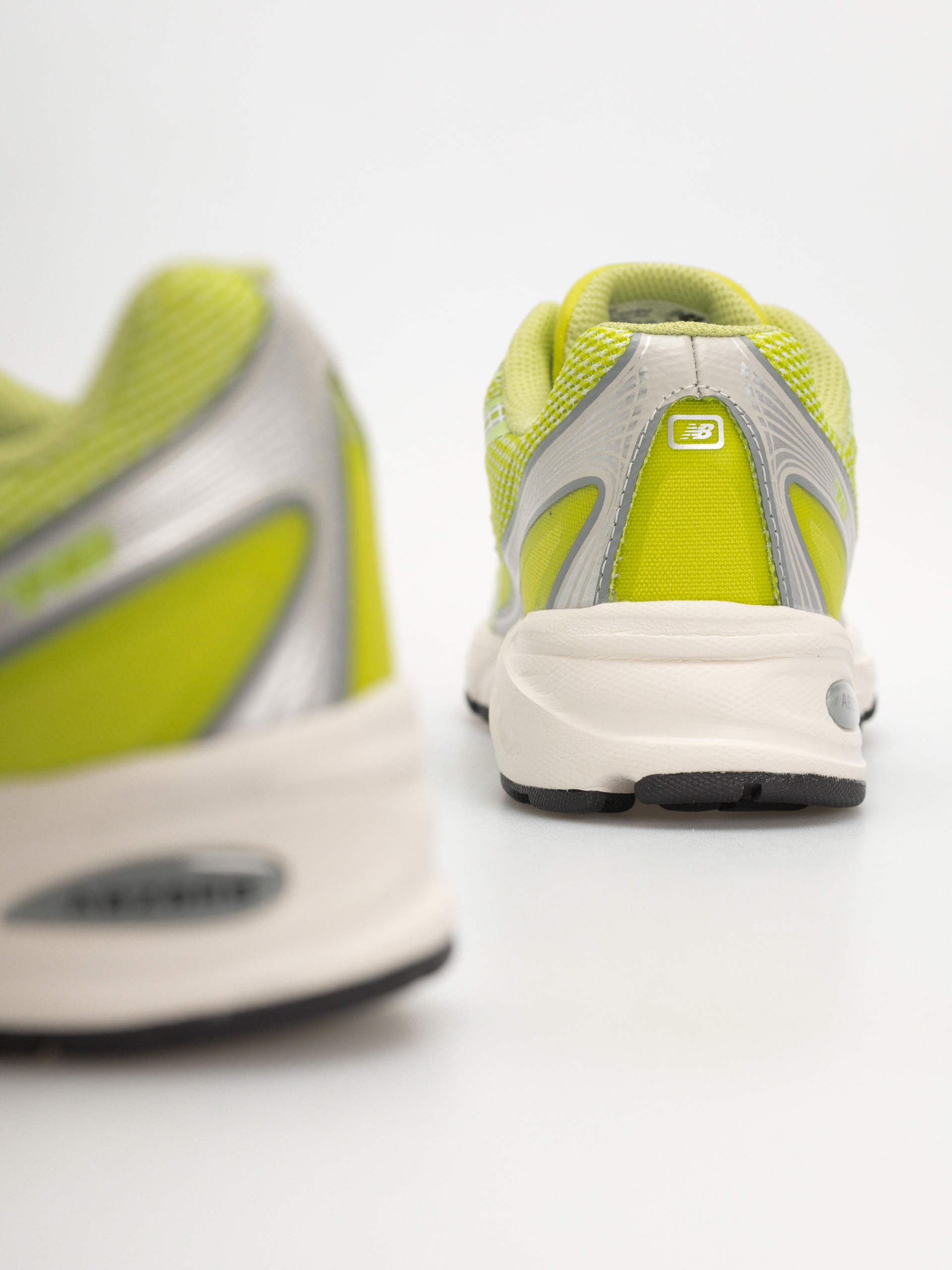 Pantofi New Balance 740 (timberwolf/afterglow)