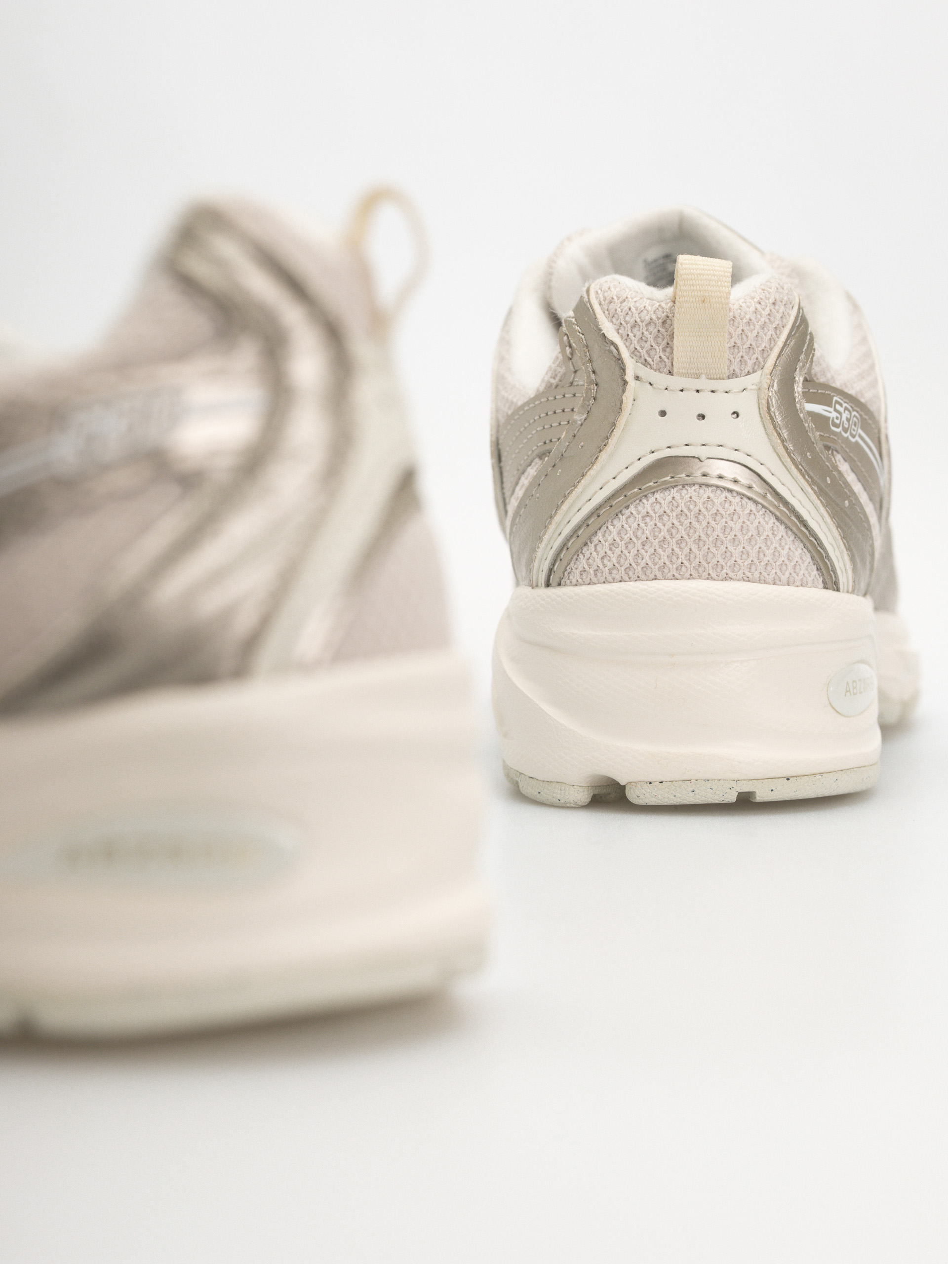Pantofi New Balance 530 (gold metallic/linen)