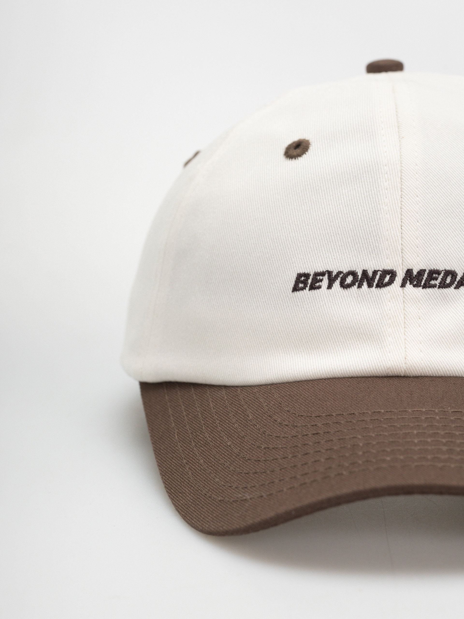 Șapcă Beyond Medals Unstructured (off white)