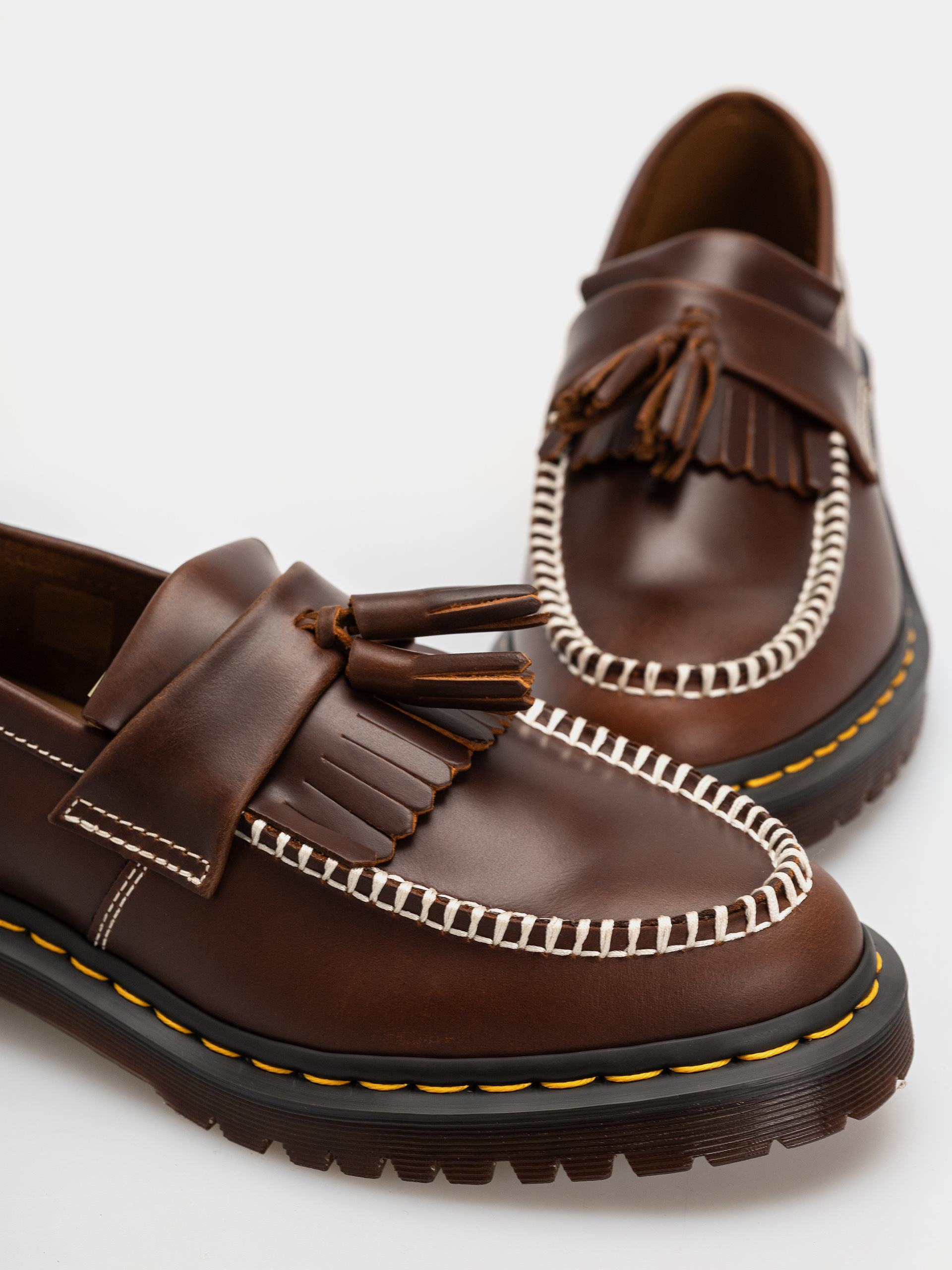 Pantofi Dr. Martens Adrian Ben Tassel Loafer (butterscotch orleans)