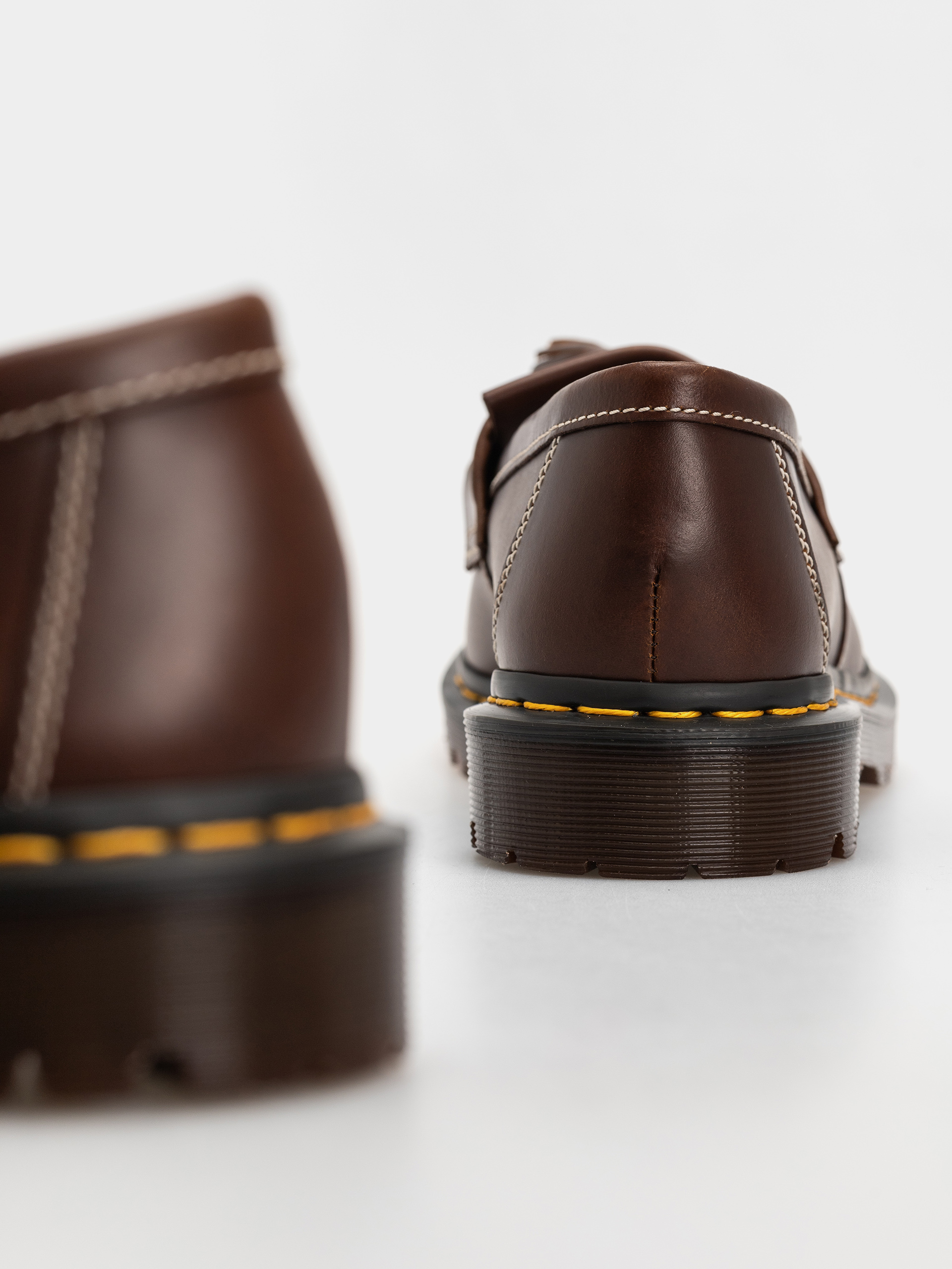 Pantofi Dr. Martens Adrian Ben Tassel Loafer (butterscotch orleans)