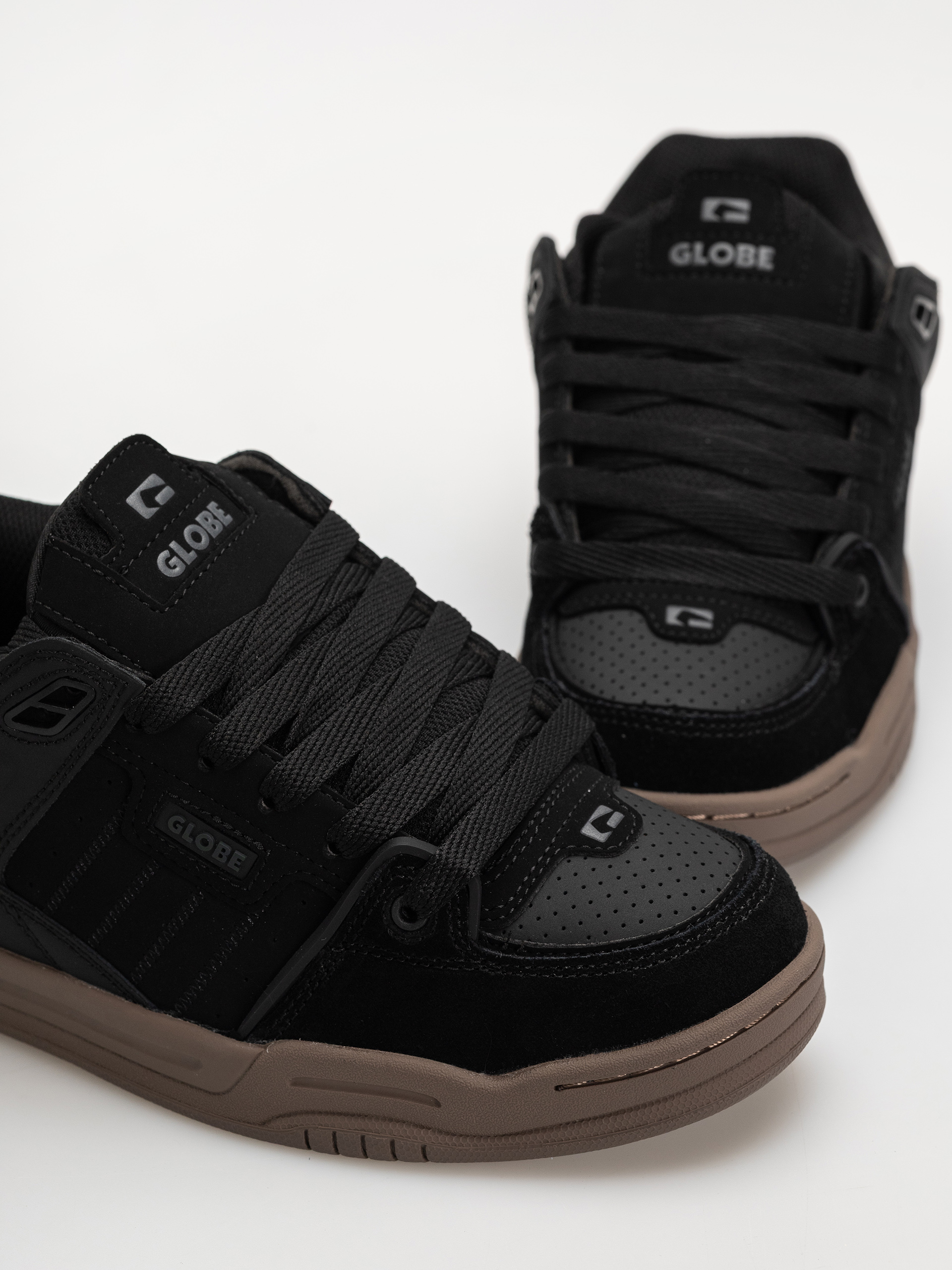 Pantofi Globe Fusion (black/tobacco gum)