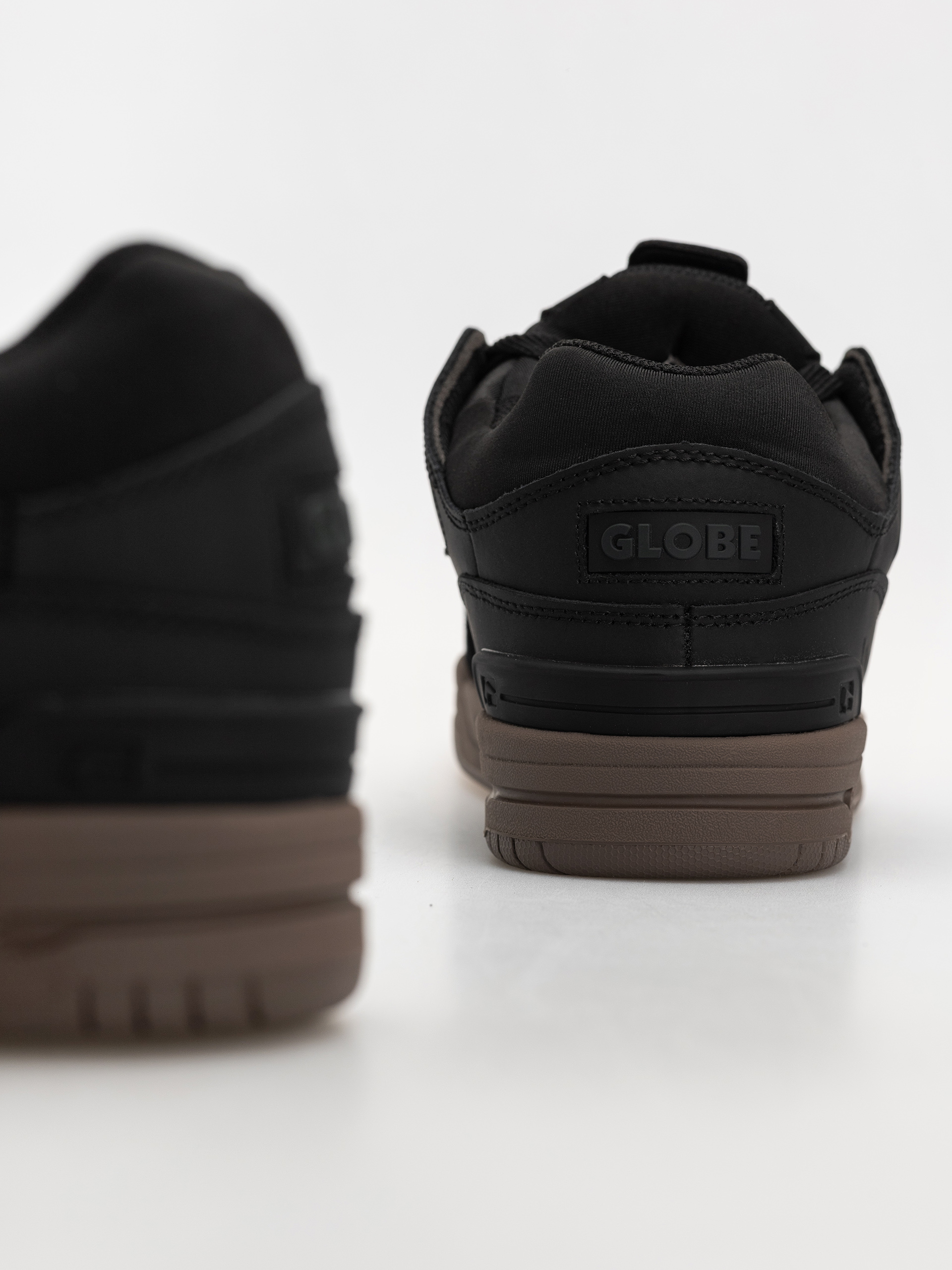 Pantofi Globe Fusion (black/tobacco gum)