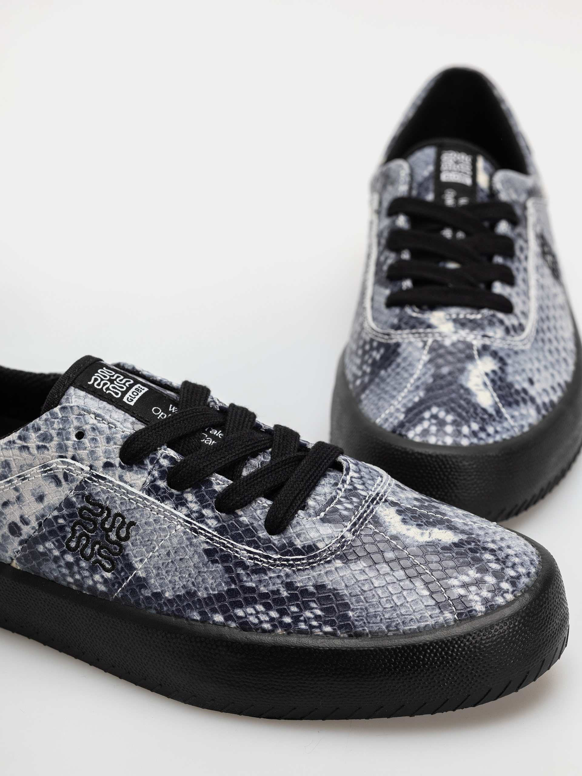 Pantofi Globe Melbek (wasted talent black/snake)