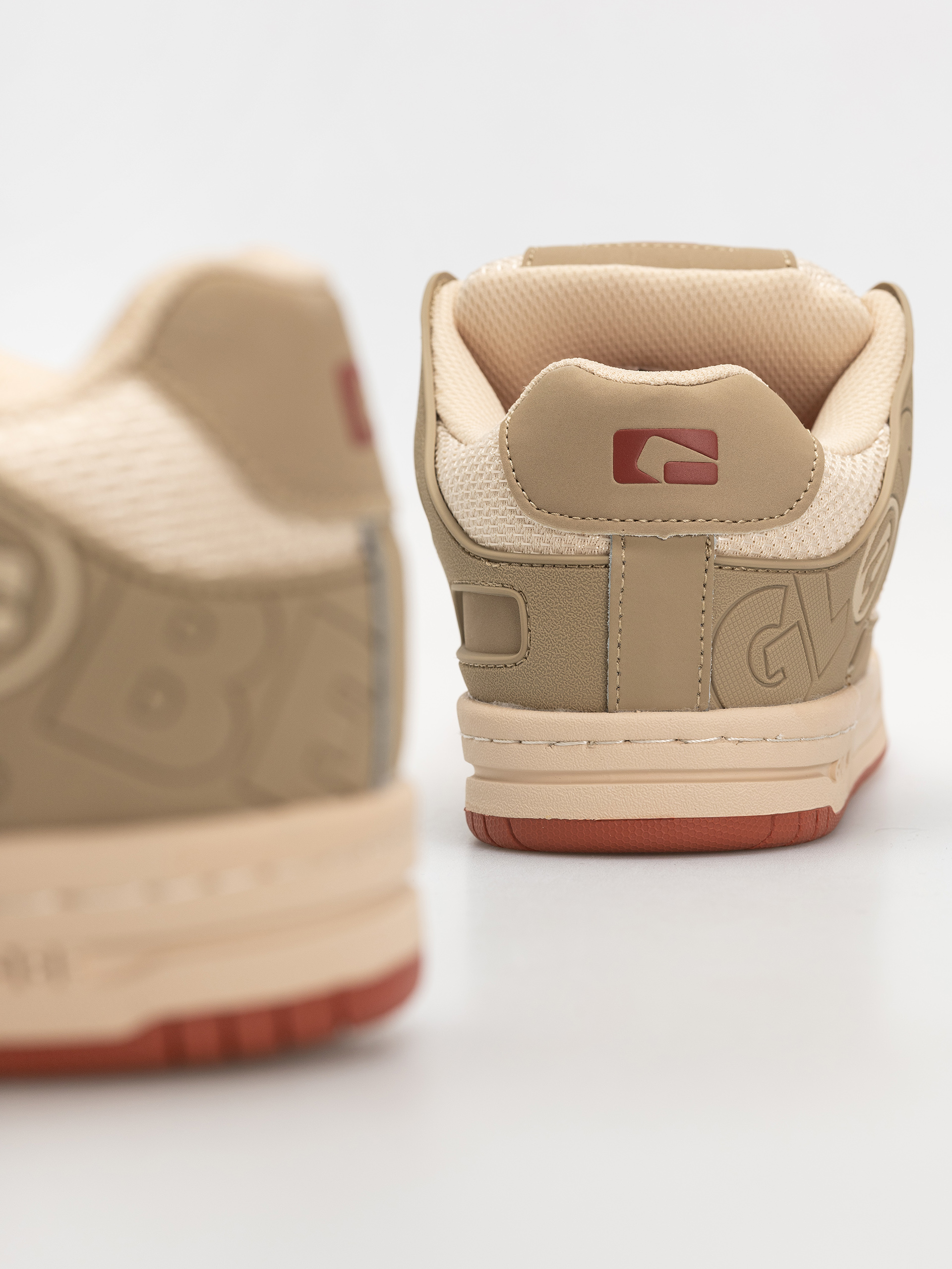 Pantofi Globe Tilt (sand/red)