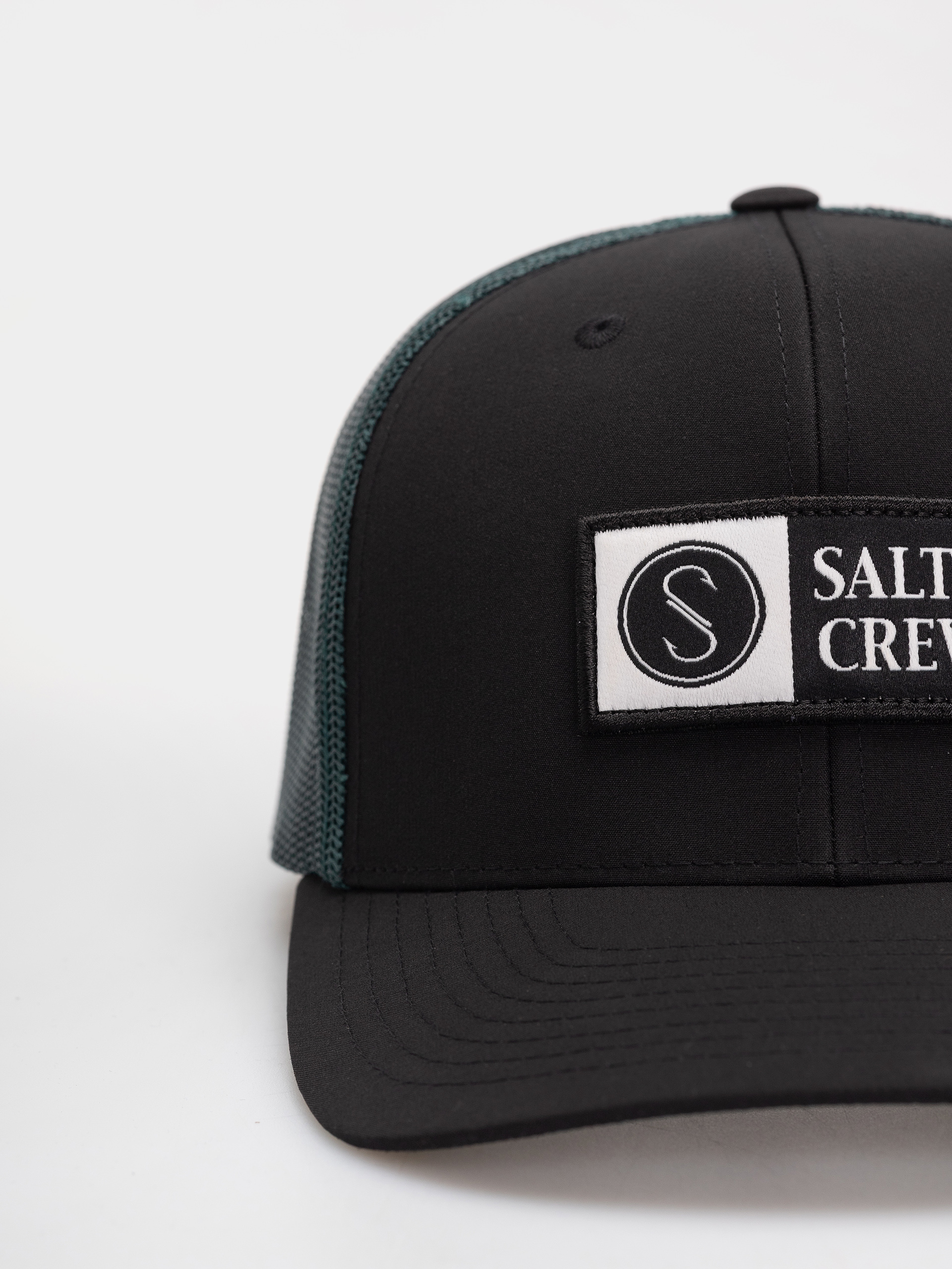 Șapcă Salty Crew Pinnacle 2 Retro Trucker (black/hydro)