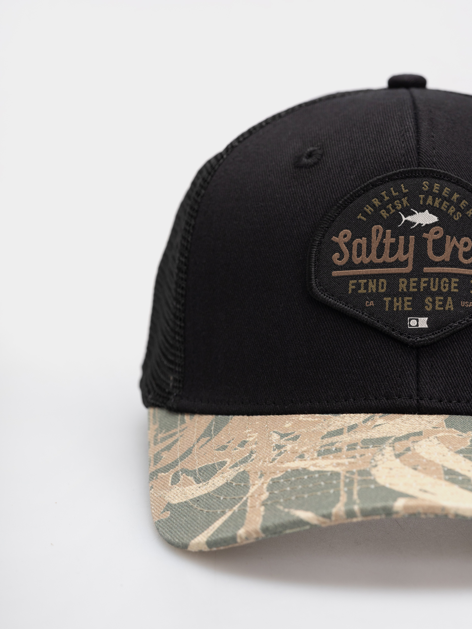 Șapcă Salty Crew Border Trucker (black camo)