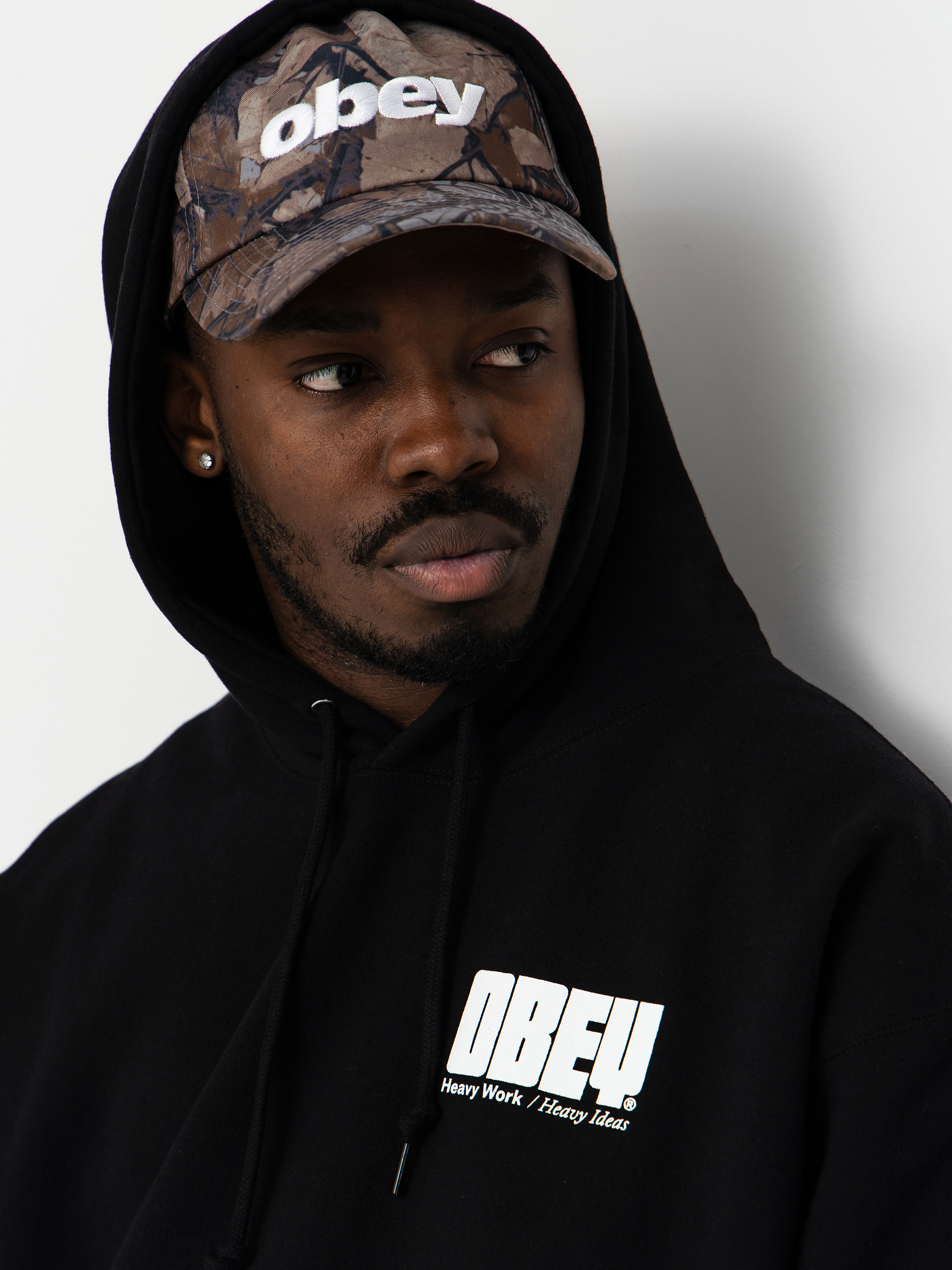 Hanorac cu glugă OBEY Heavy Ideas HD (black)