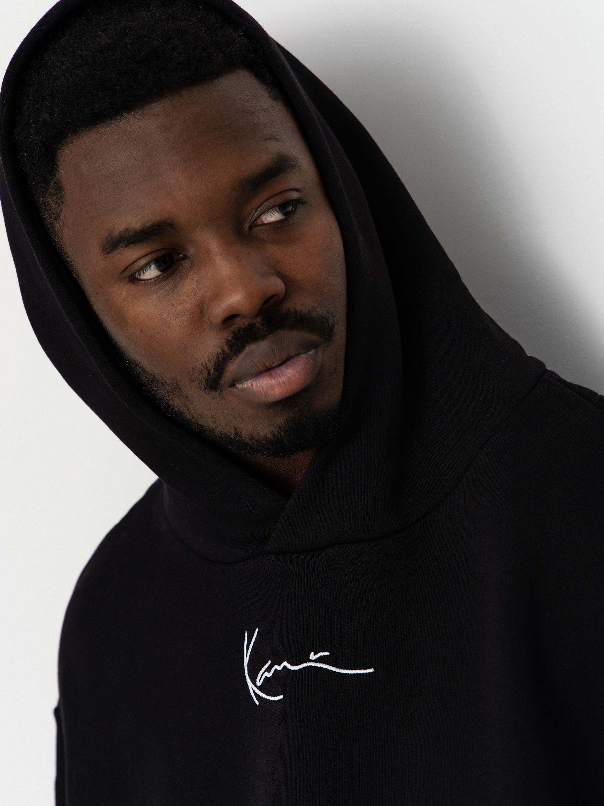 Hanorac cu glugă Karl Kani Small Signature Essential HD (black)