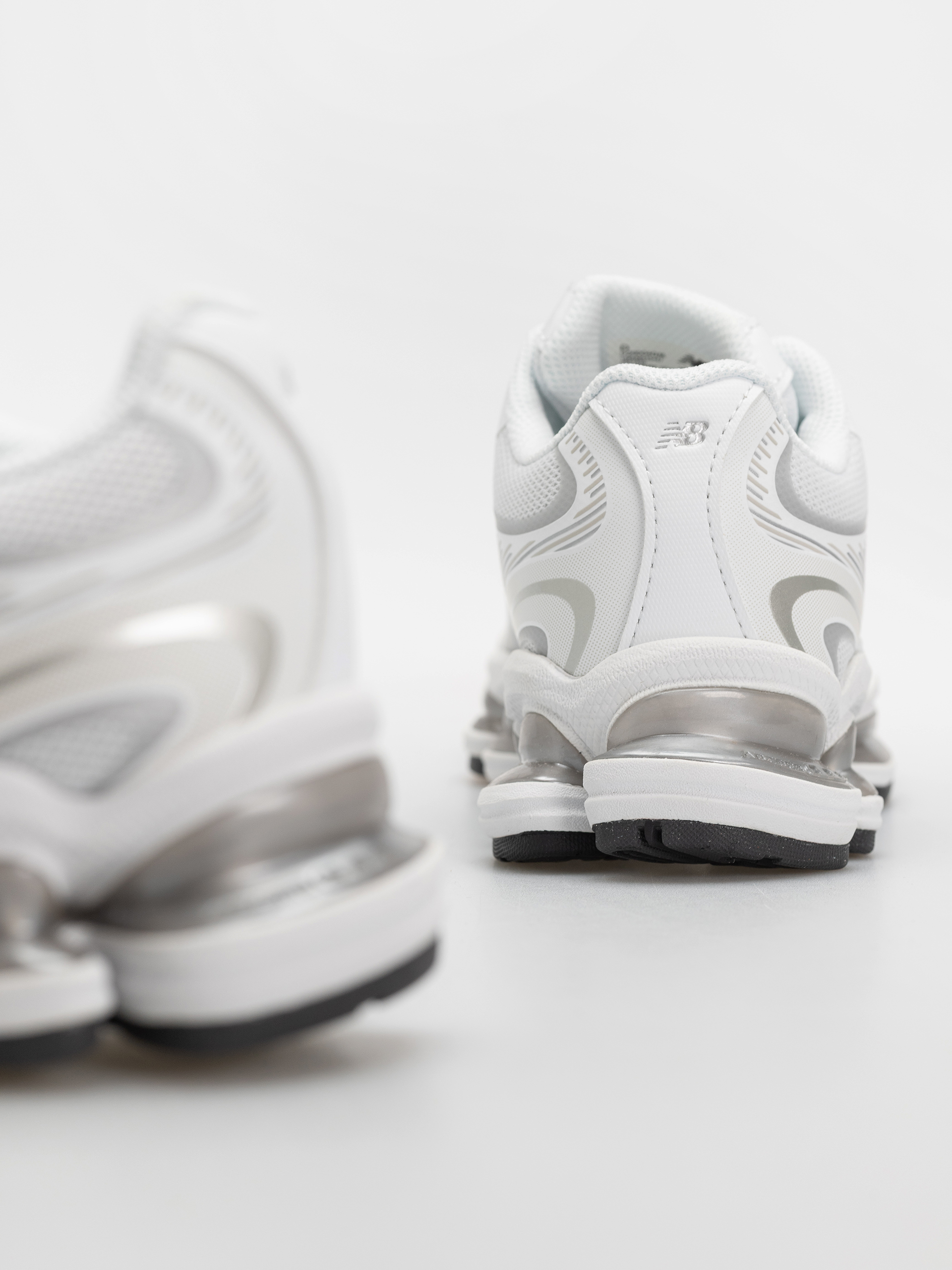 Pantofi New Balance 2000 (103 white/silver metallic)