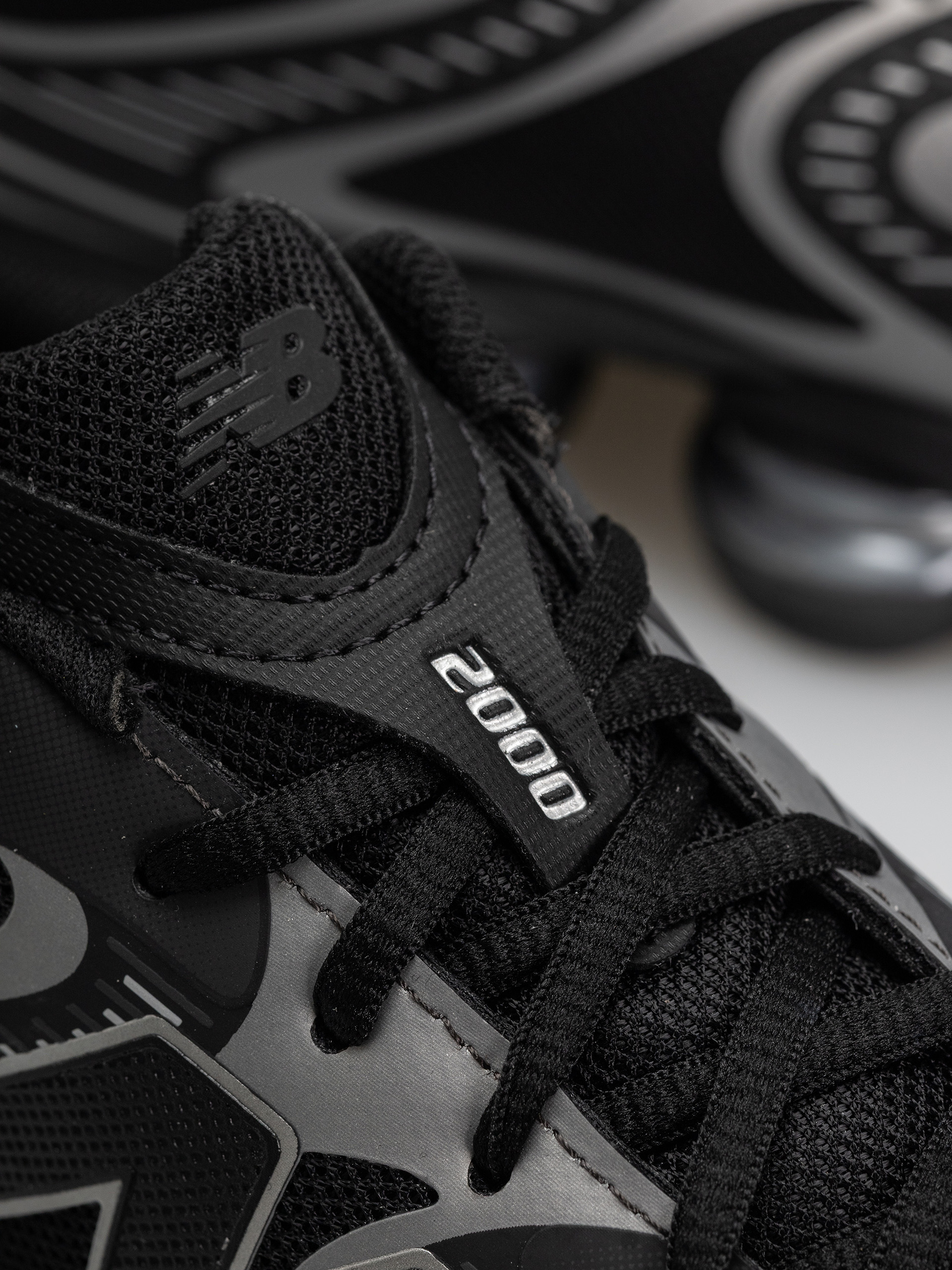 Pantofi New Balance 2000 (black/silver metallic)