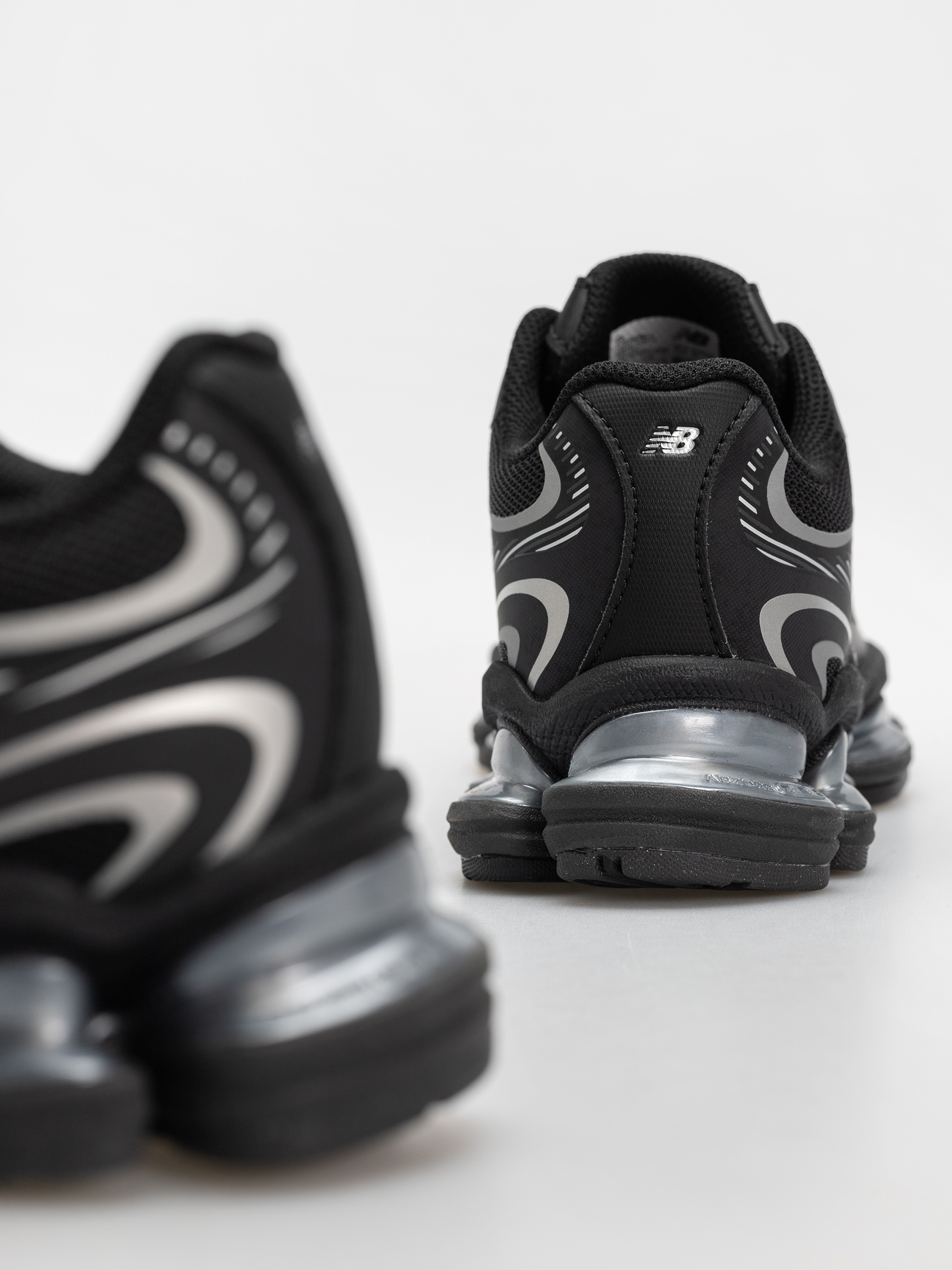 Pantofi New Balance 2000 (black/silver metallic)