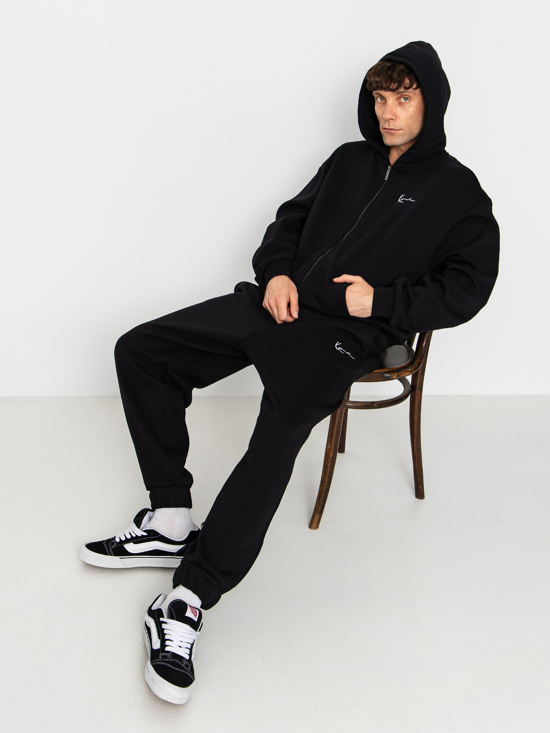 Hanorac cu glugă Karl Kani Chest Signature Essential ZHD (black)
