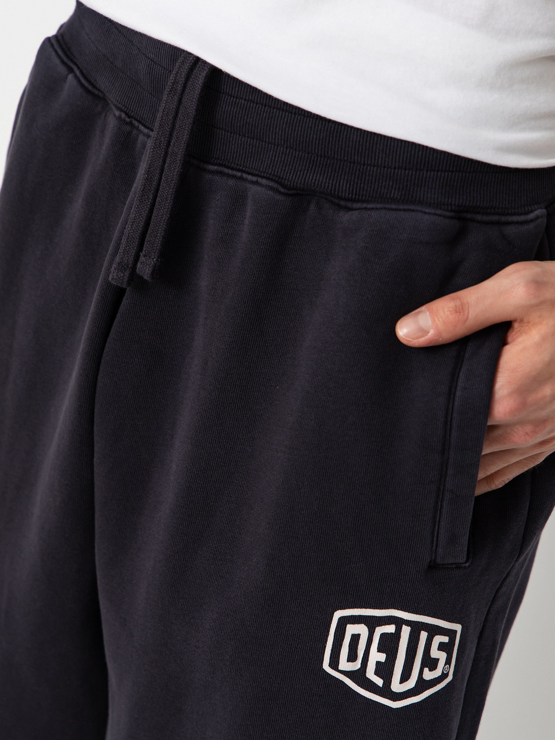 Pantaloni Deus Ex Machina Shield Garment Dyed Track (black)