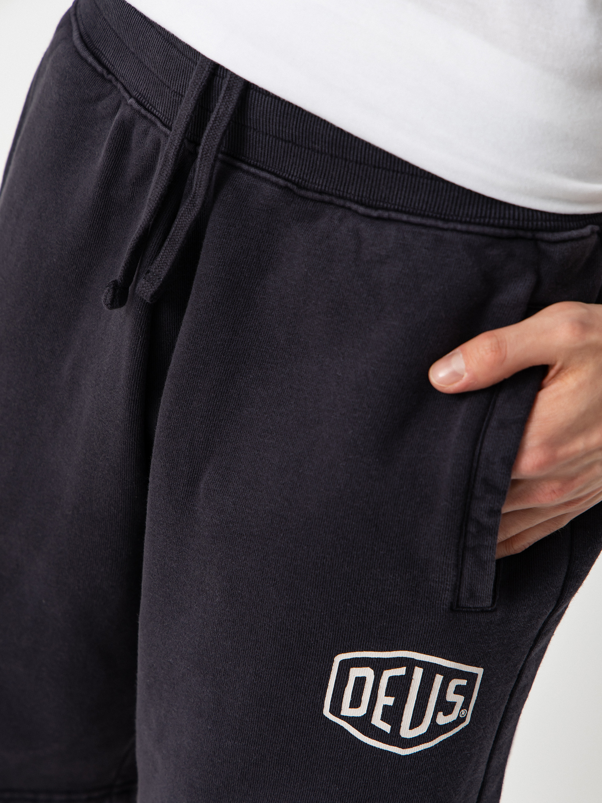 Pantaloni scurți Deus Ex Machina Shield Garment Dyed Track (black)