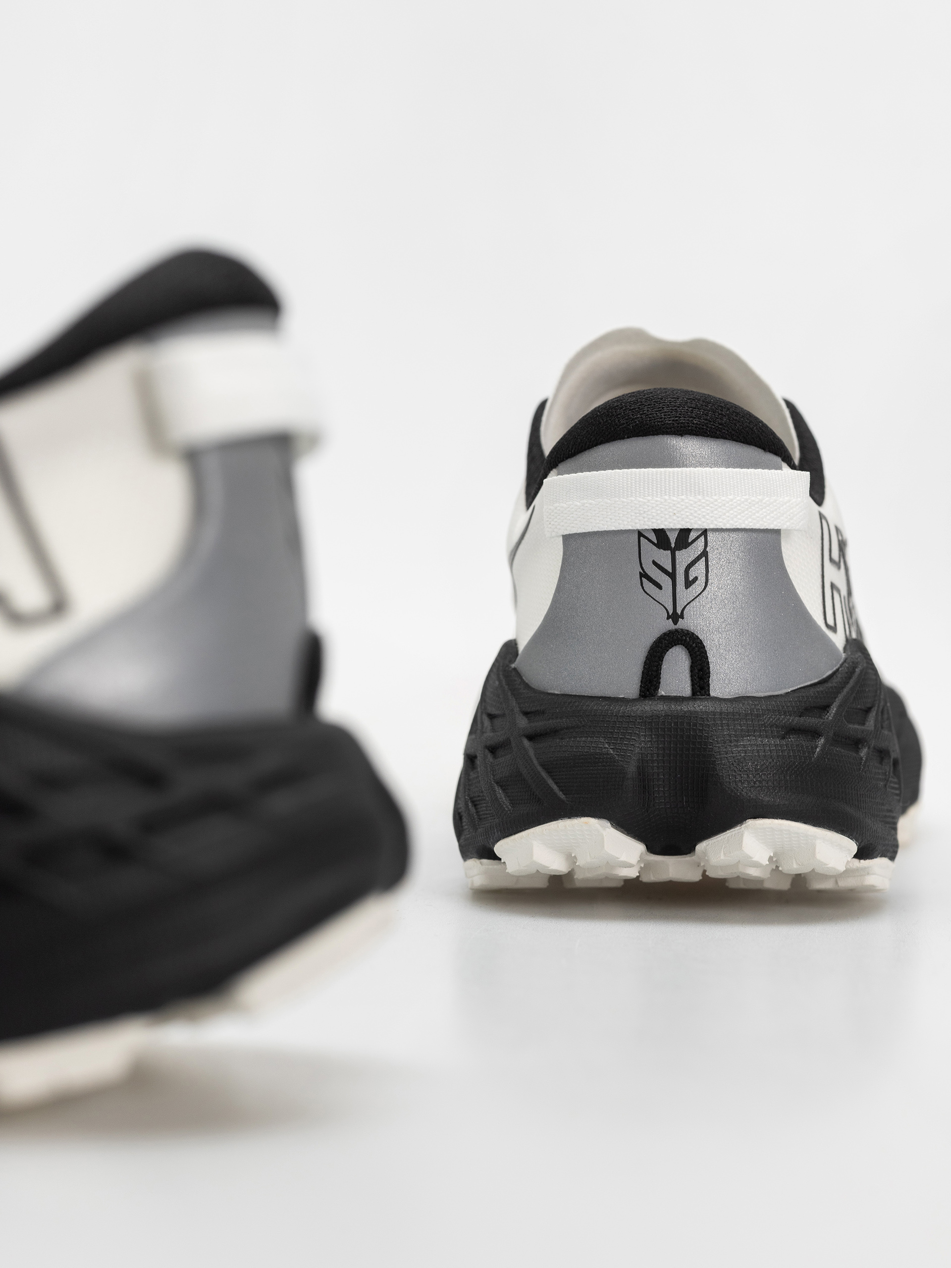 Pantofi Hoka Speedgoat 7 (black/white)