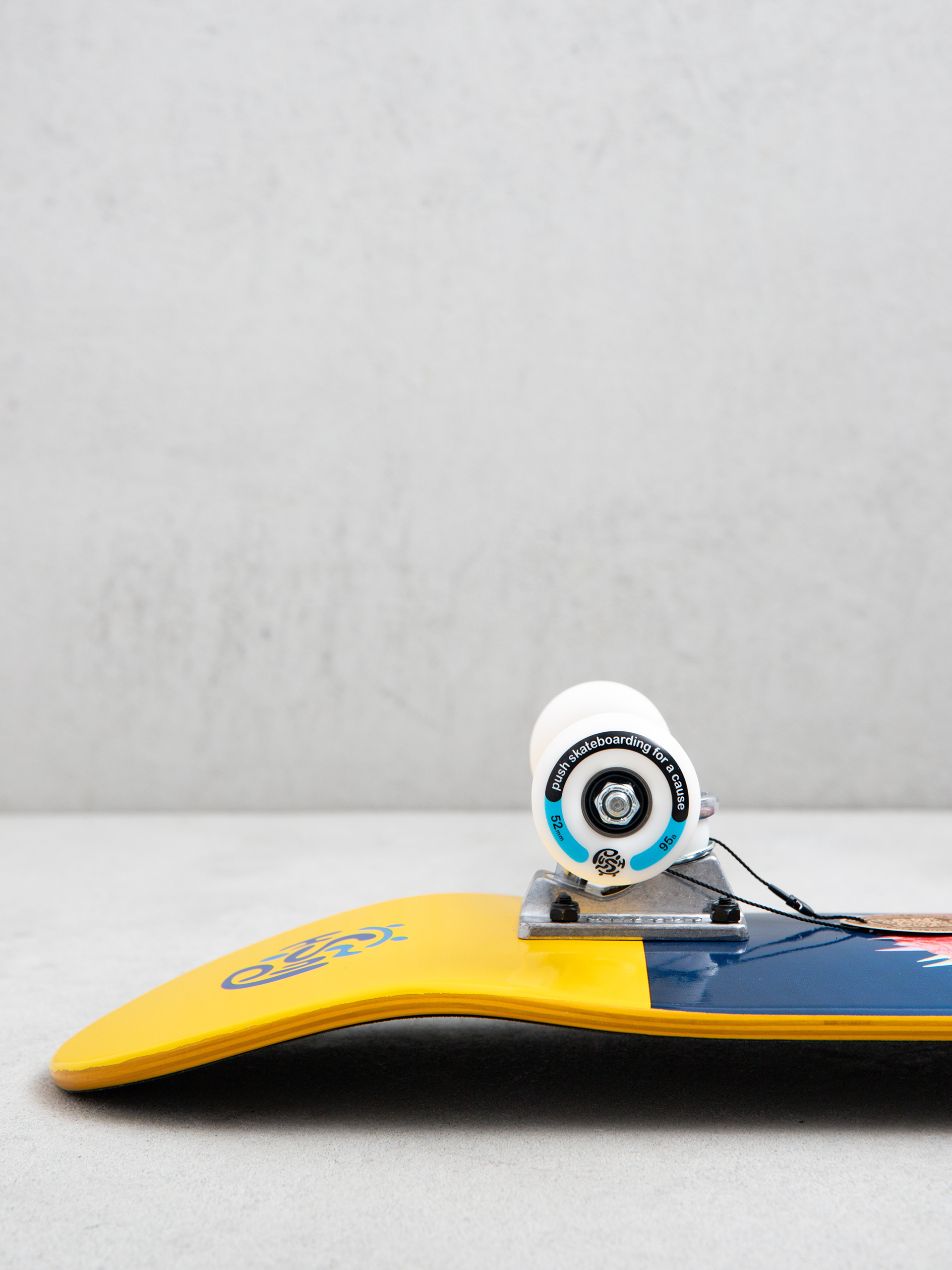 Skateboard Push Frosty Portrait (yellow)