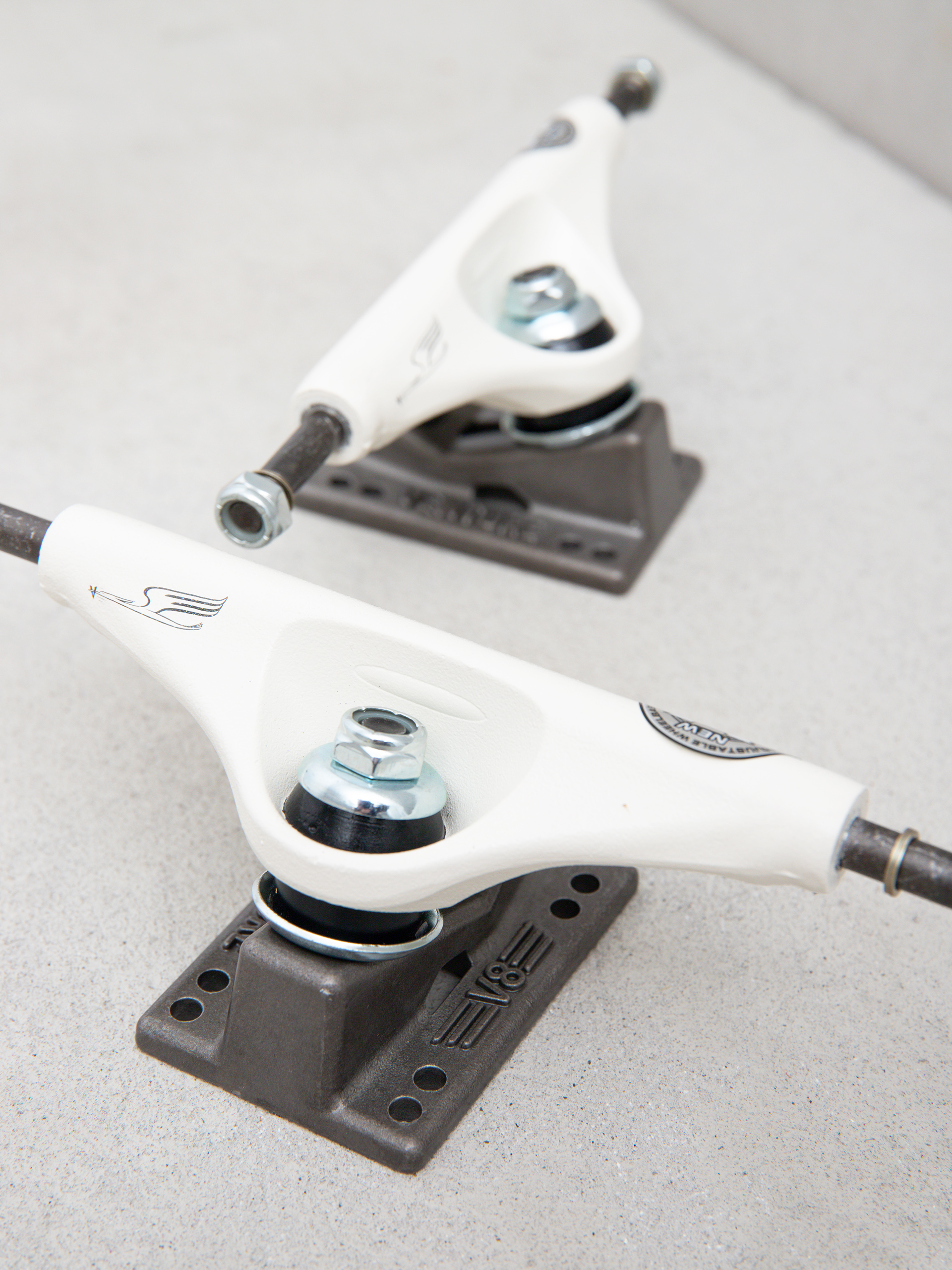 Axe Venture Worrest Bob V8 (cream/blk)