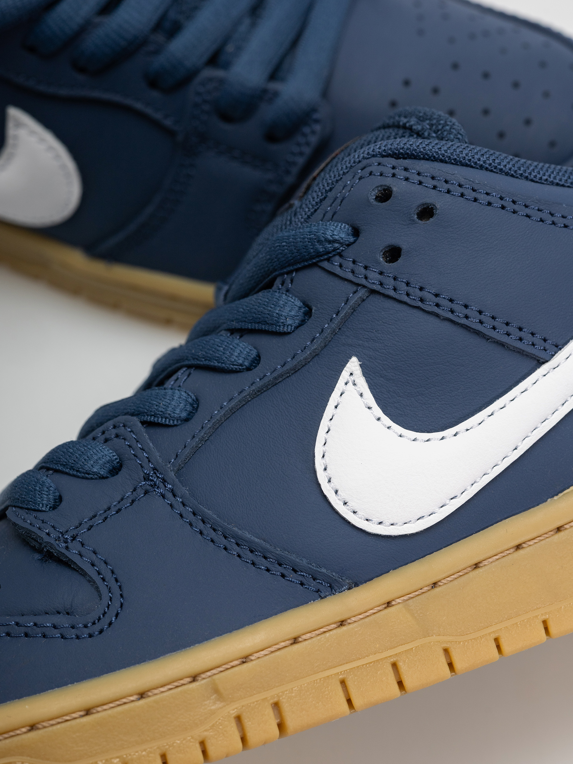 Pantofi Nike SB Dunk Low Pro (navy/white navy gum light brown)