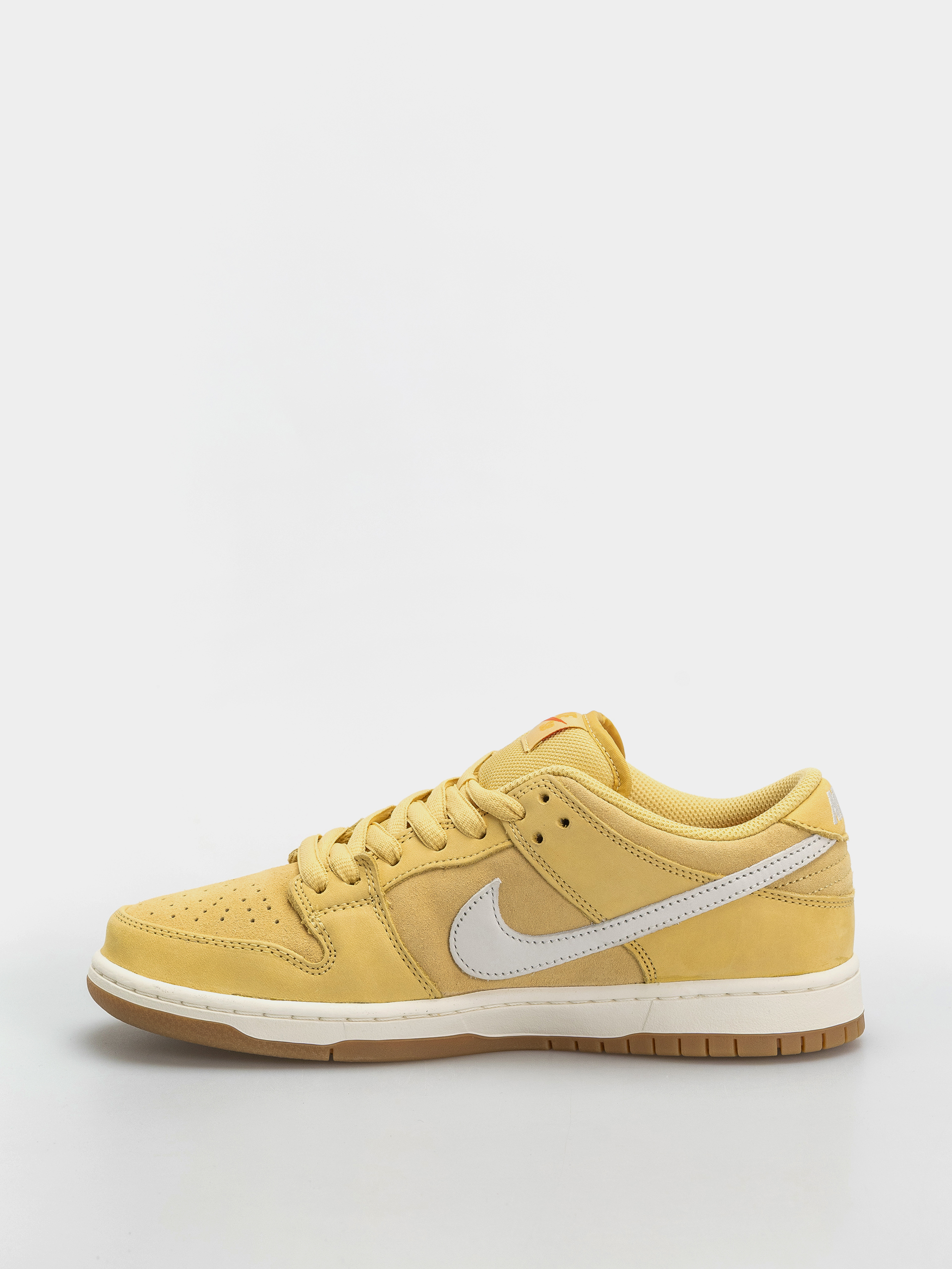 Pantofi Nike SB Dunk Low Pro (saturn gold/sail saturn gold solar flare)
