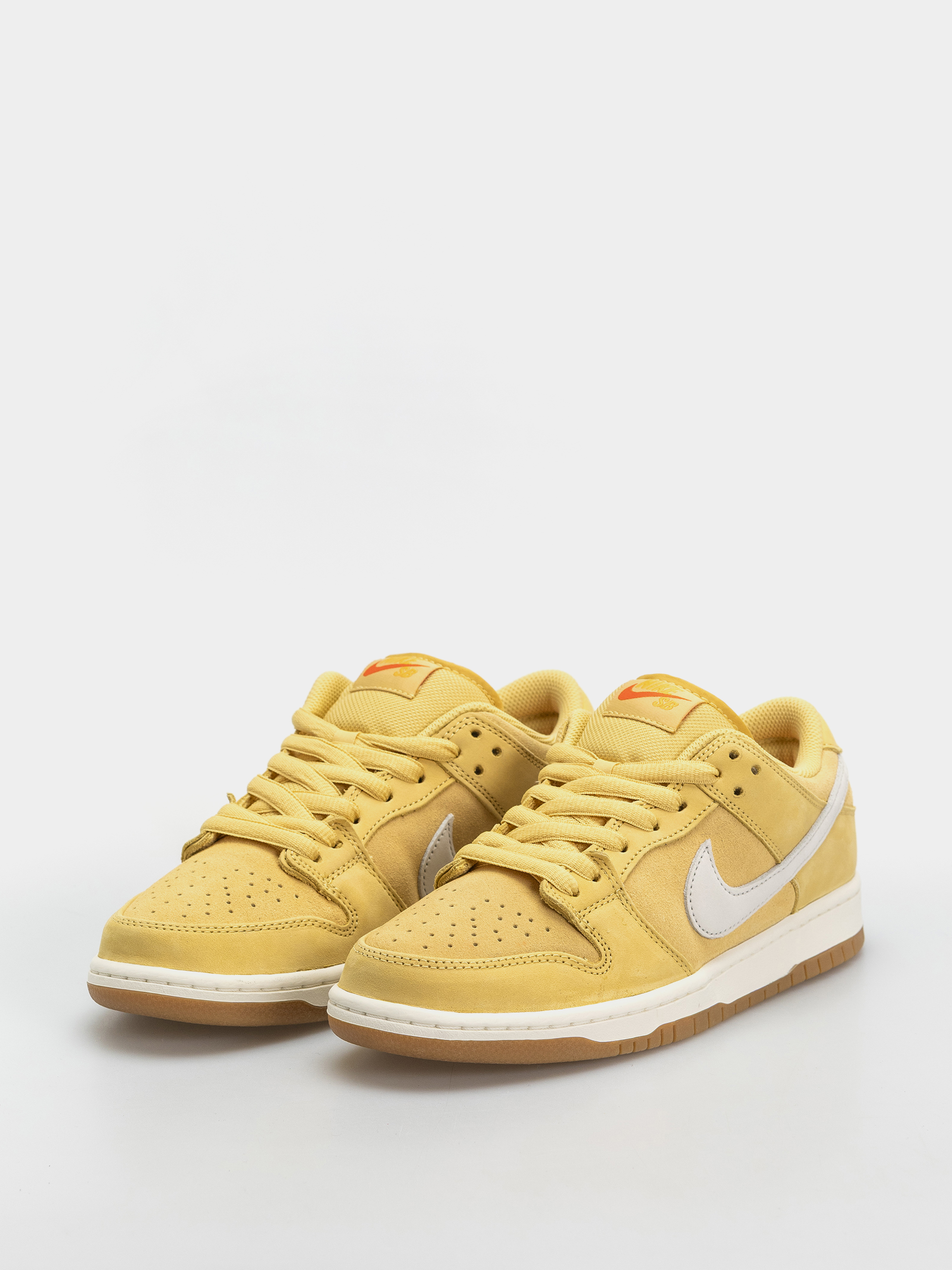 Pantofi Nike SB Dunk Low Pro (saturn gold/sail saturn gold solar flare)