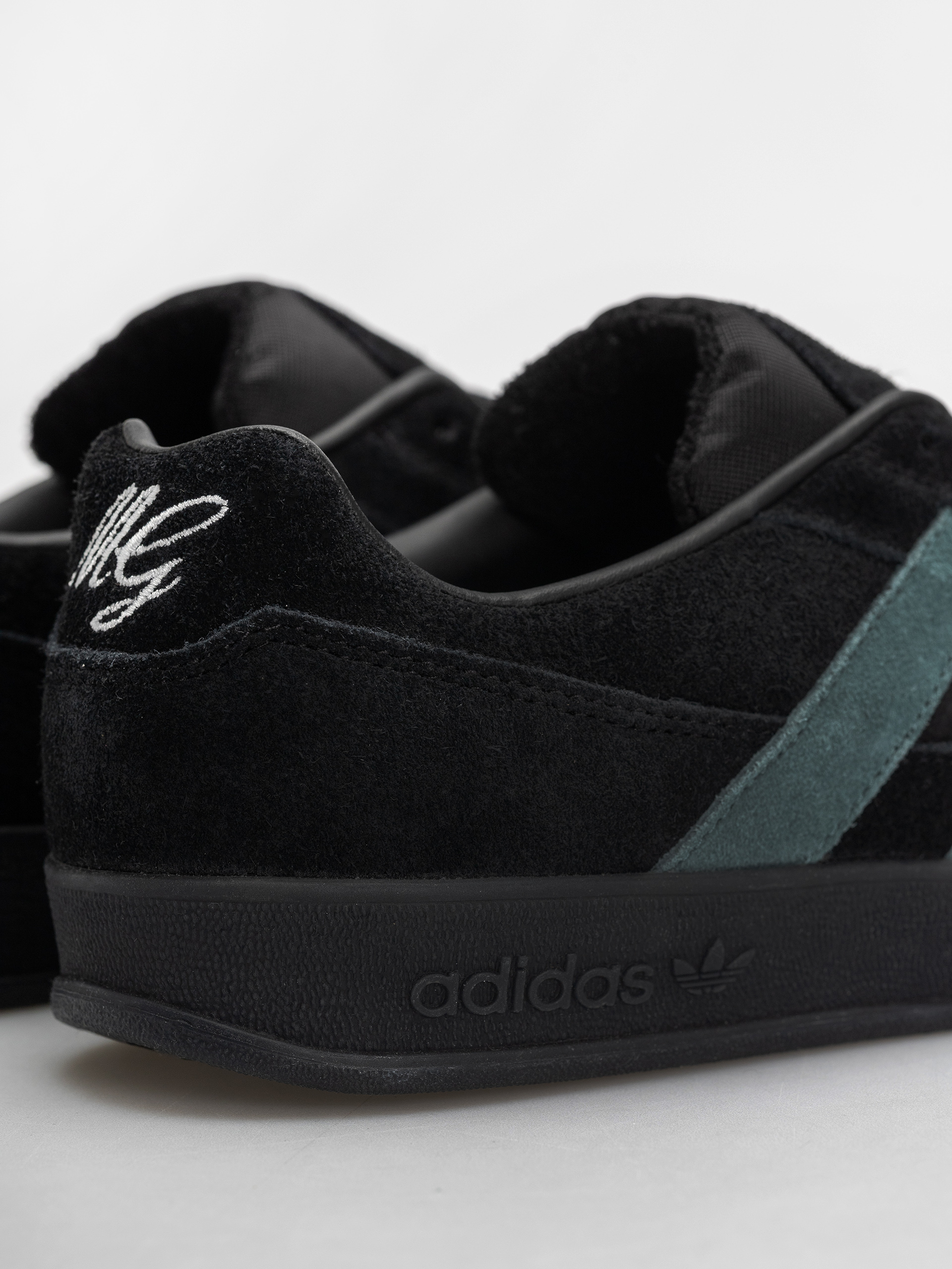 Pantofi adidas Aloha Super (cblack/pretea/ftwwht)