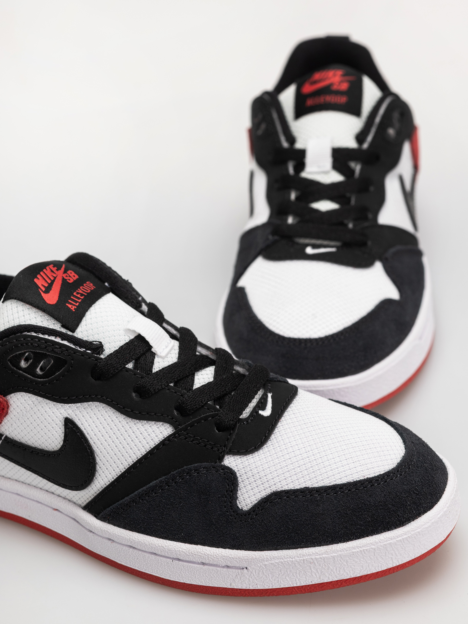 Pantofi Nike SB Alleyoop JR (white/black university red white)