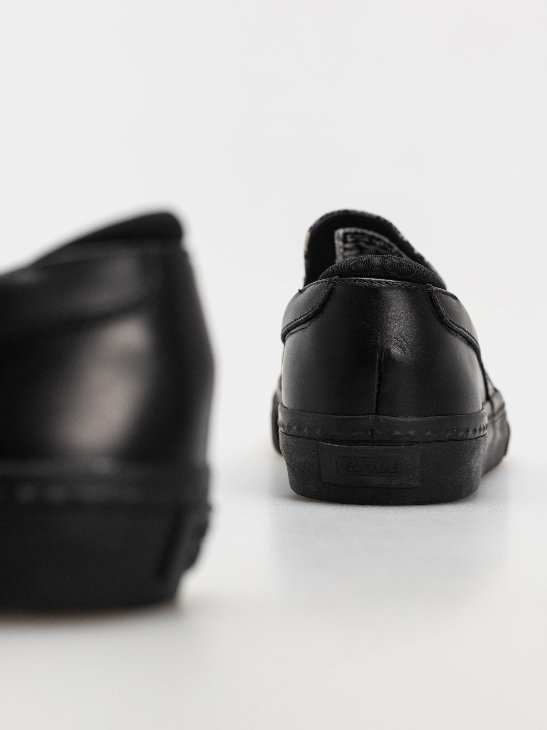Pantofi Globe Liaizon (wasted talent black/snake)