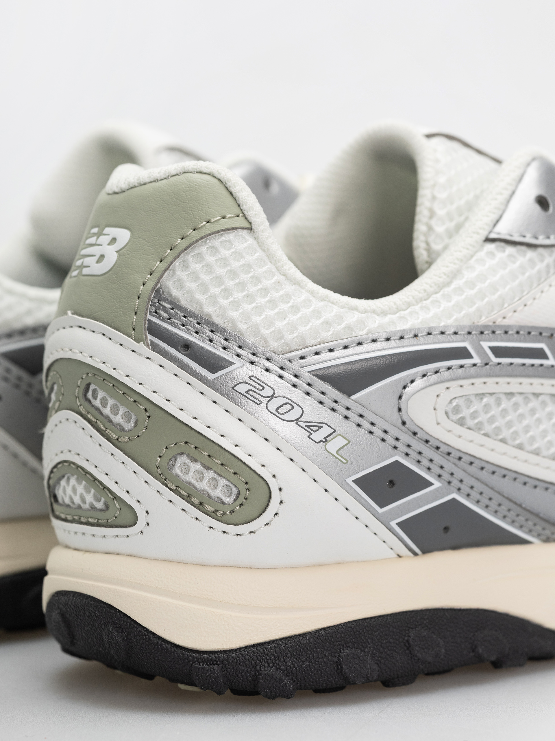 Pantofi New Balance 204 (silver metallic/garter snake swb)