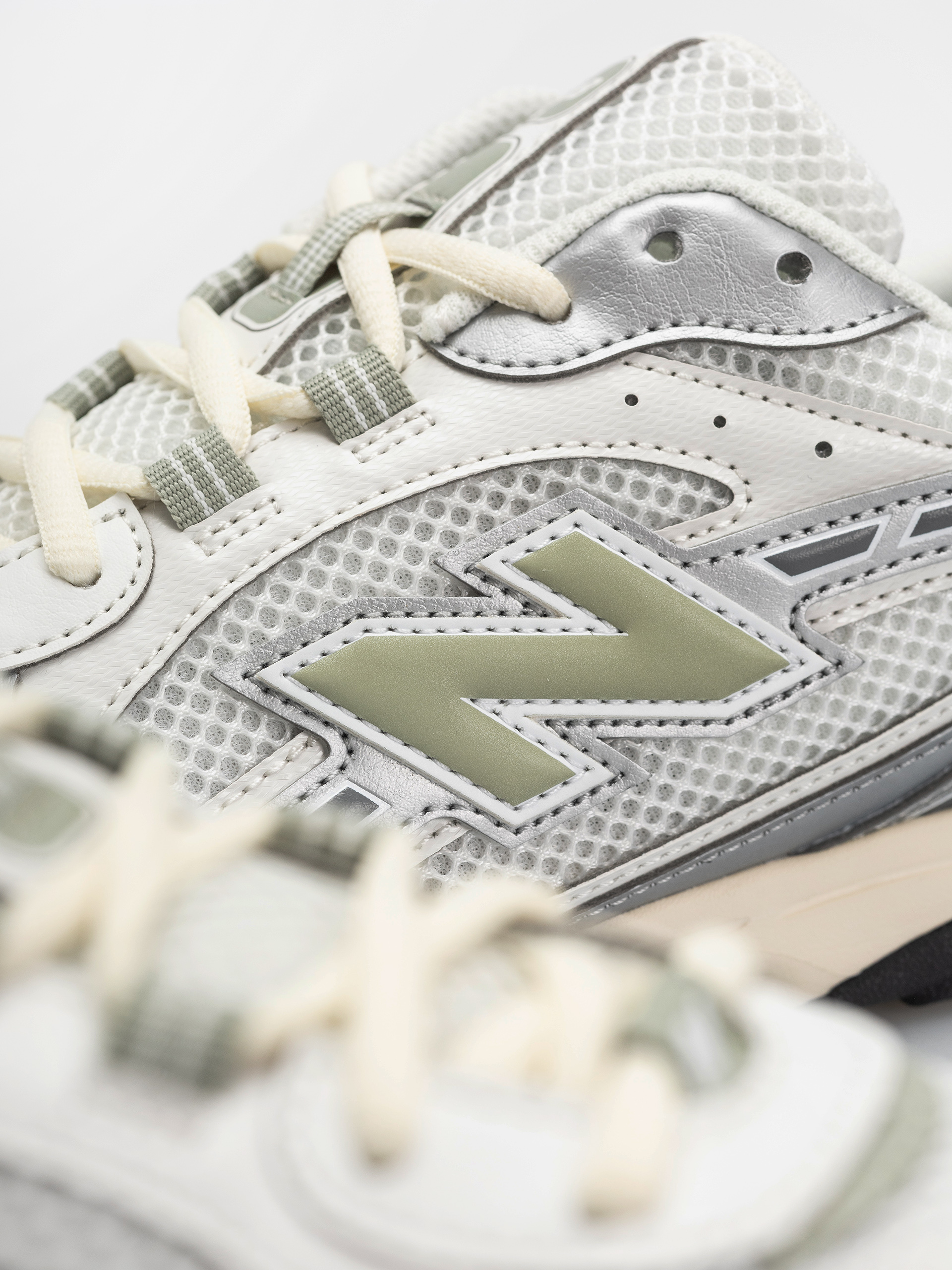 Pantofi New Balance 204 (silver metallic/garter snake swb)