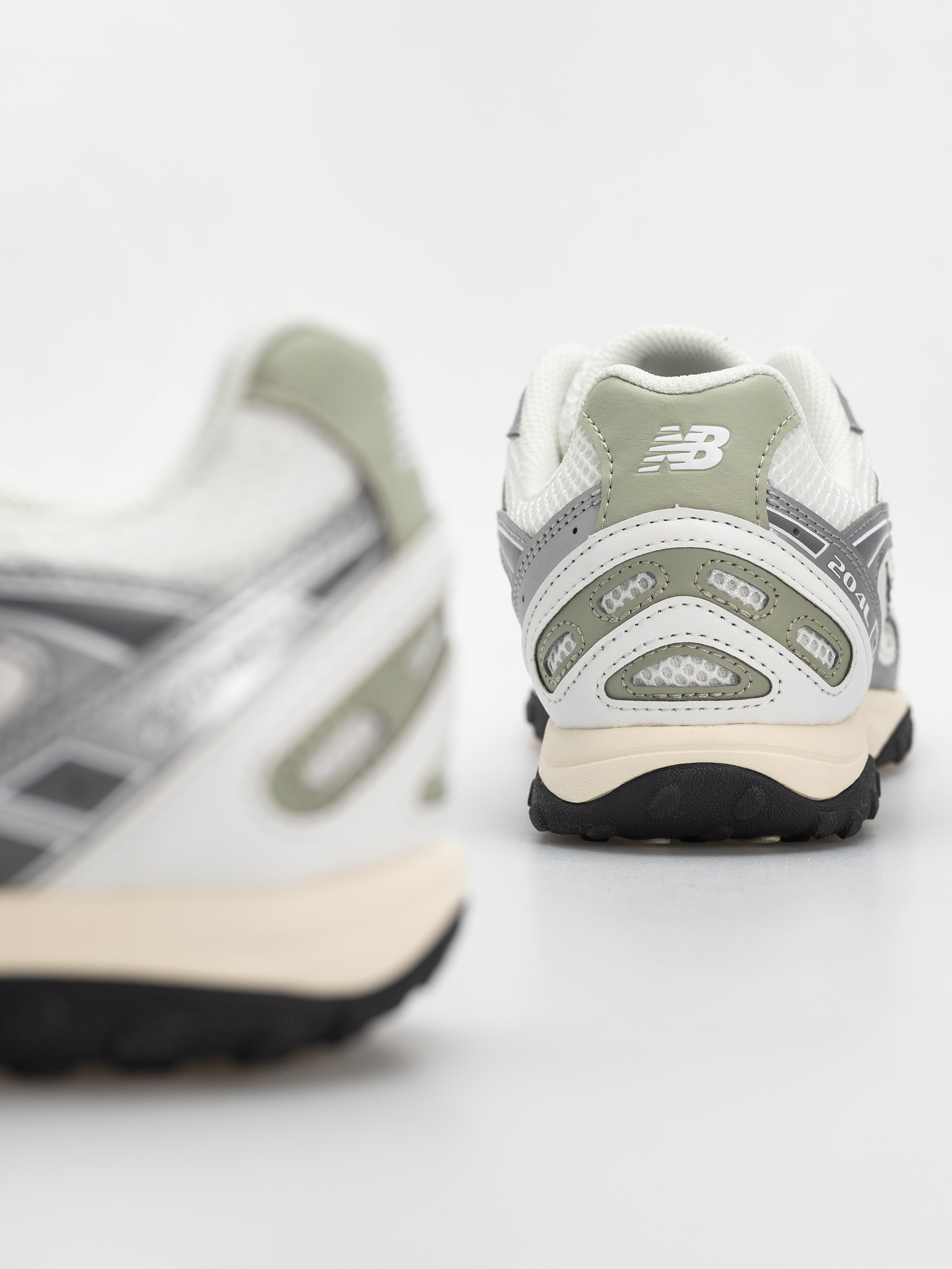 Pantofi New Balance 204 (silver metallic/garter snake swb)