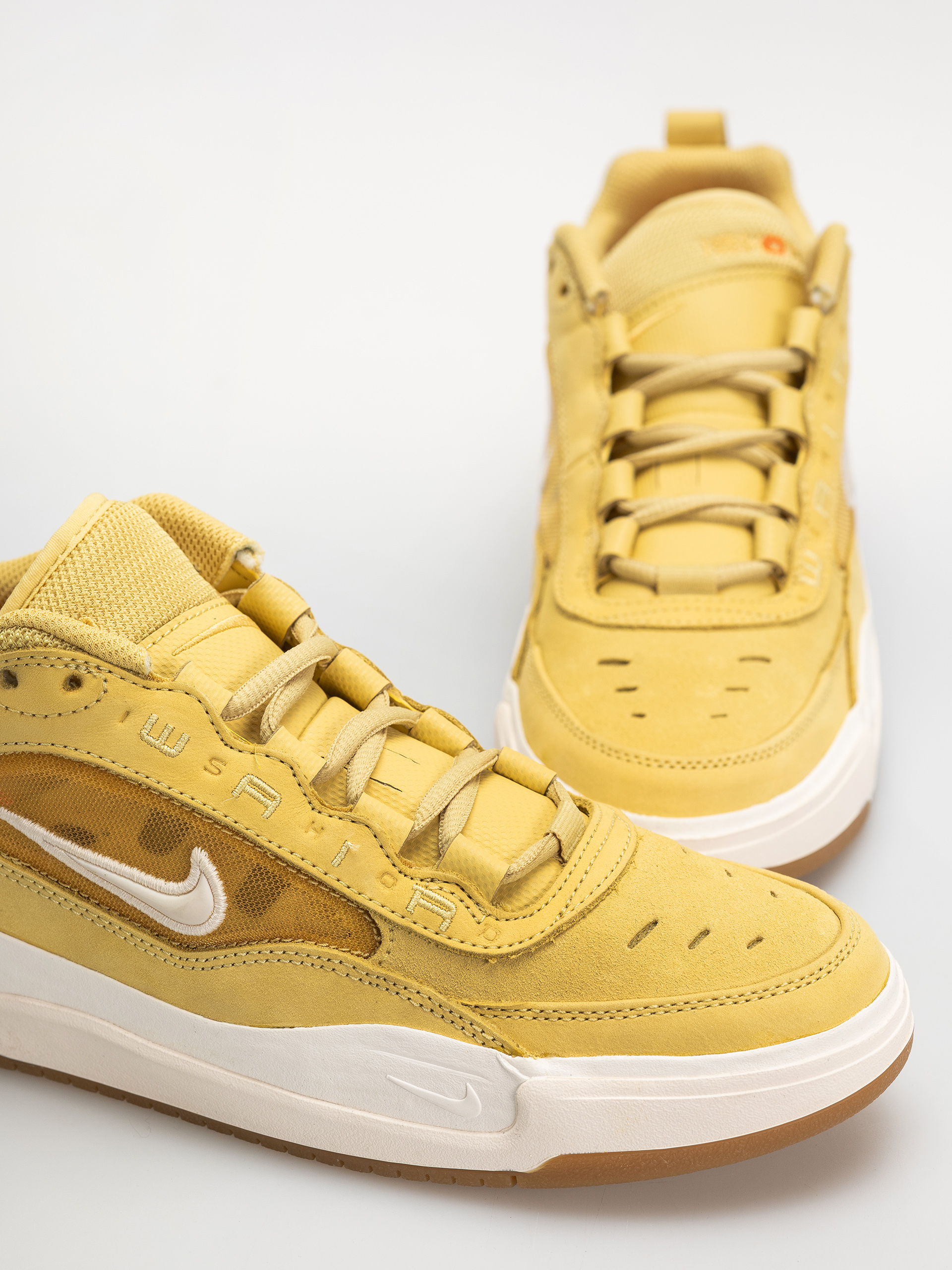 Pantofi Nike SB Air Max Ishod Iso (saturn gold/sail saturn gold solar flare)