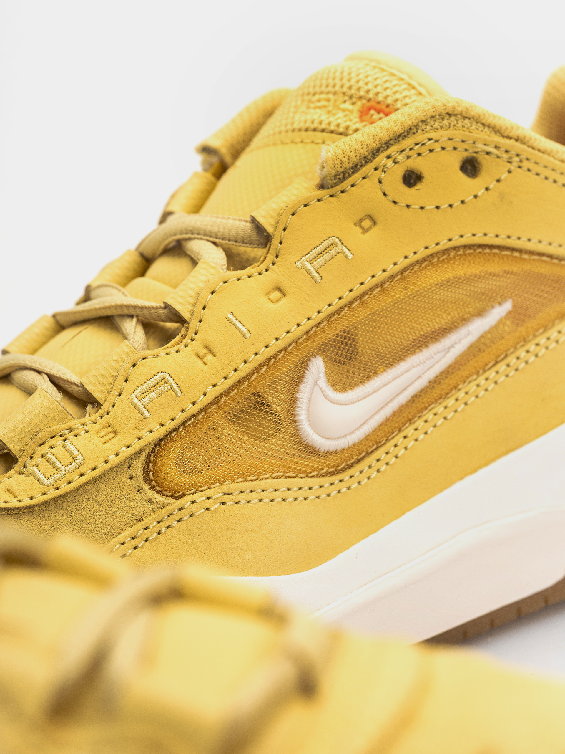 Pantofi Nike SB Air Max Ishod Iso (saturn gold/sail saturn gold solar flare)