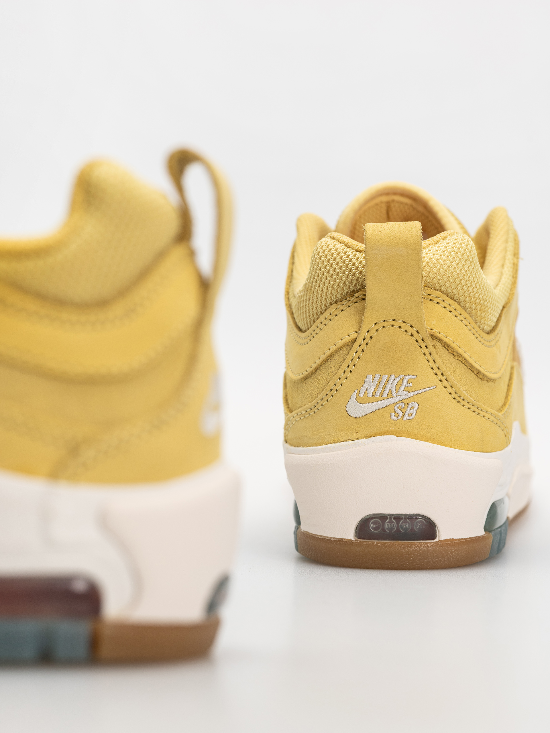 Pantofi Nike SB Air Max Ishod Iso (saturn gold/sail saturn gold solar flare)