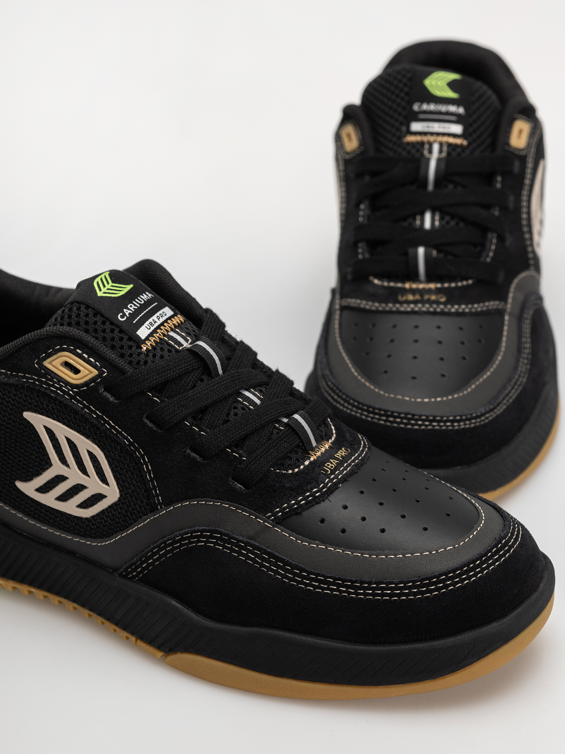 Pantofi Cariuma Uba Pro (black suede and mesh silver cloud logo)
