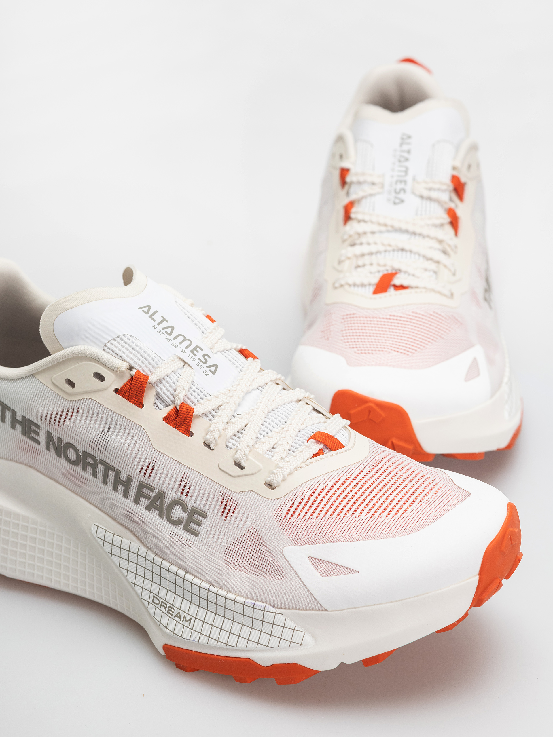 Pantofi The North Face Altamesa 500 V2 (tnf white/lava)