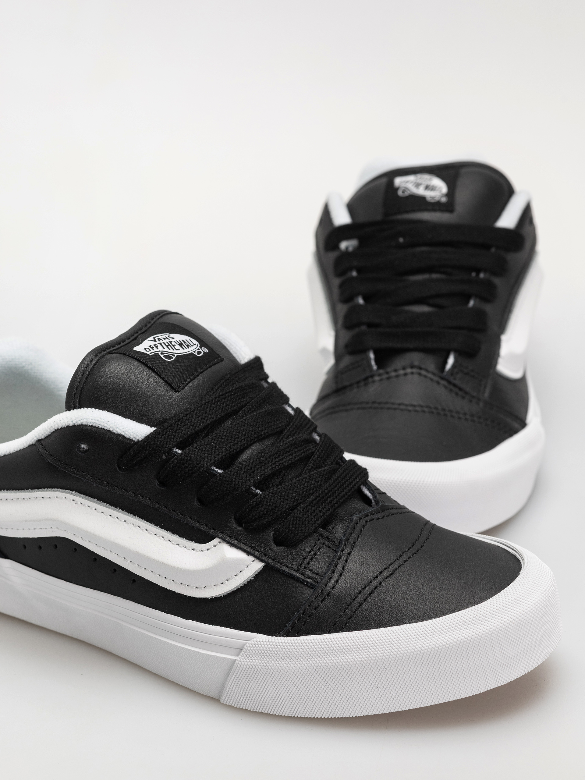 Pantofi Vans Knu Skool (black/true whit)