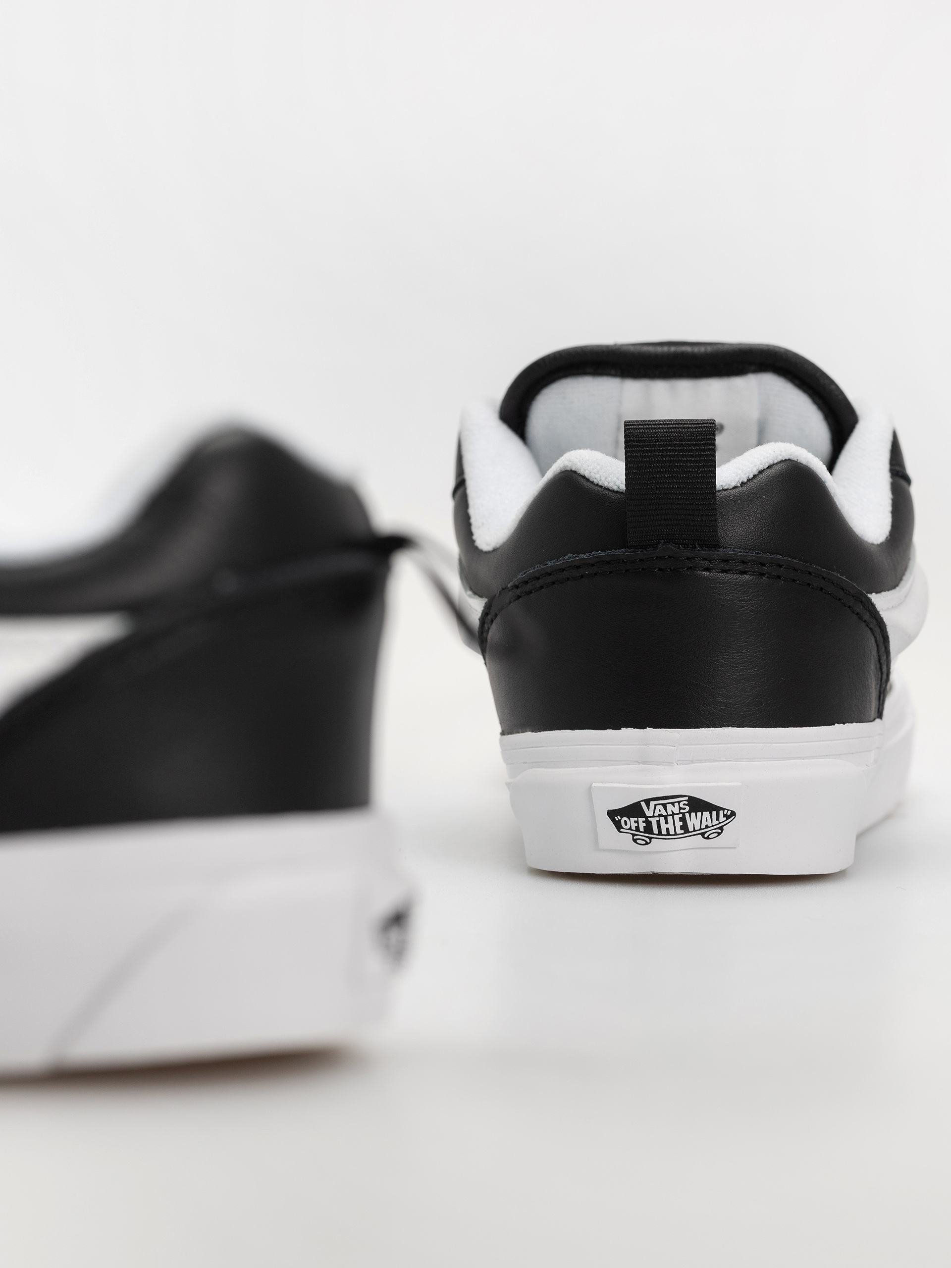 Pantofi Vans Knu Skool (black/true whit)