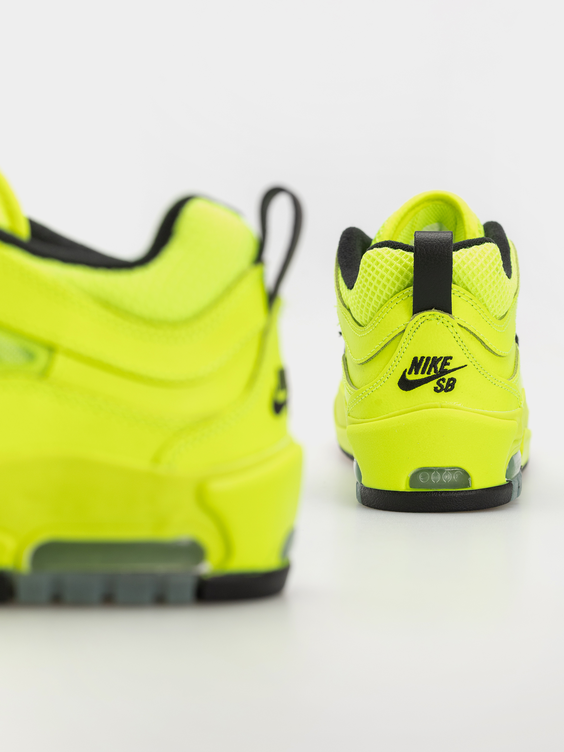 Pantofi Nike SB Air Max Ishod Premium (volt/black/volt/black)